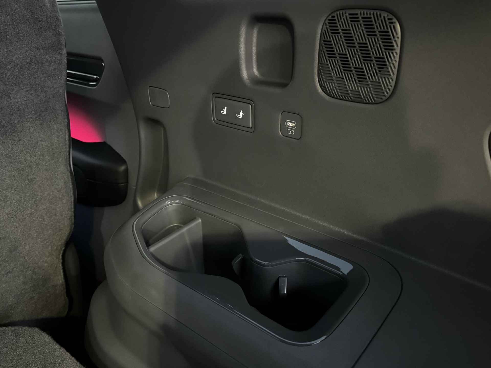 Kia EV9 Launch Edition GT-Line AWD 6p. 100 kWh | Beperkte voorraad beschikbaar! | Verkrijgbaar als 6 of 7-zits | 210 kW laadvermogen | 2500 kg toegestaan trekgewicht - 63/67