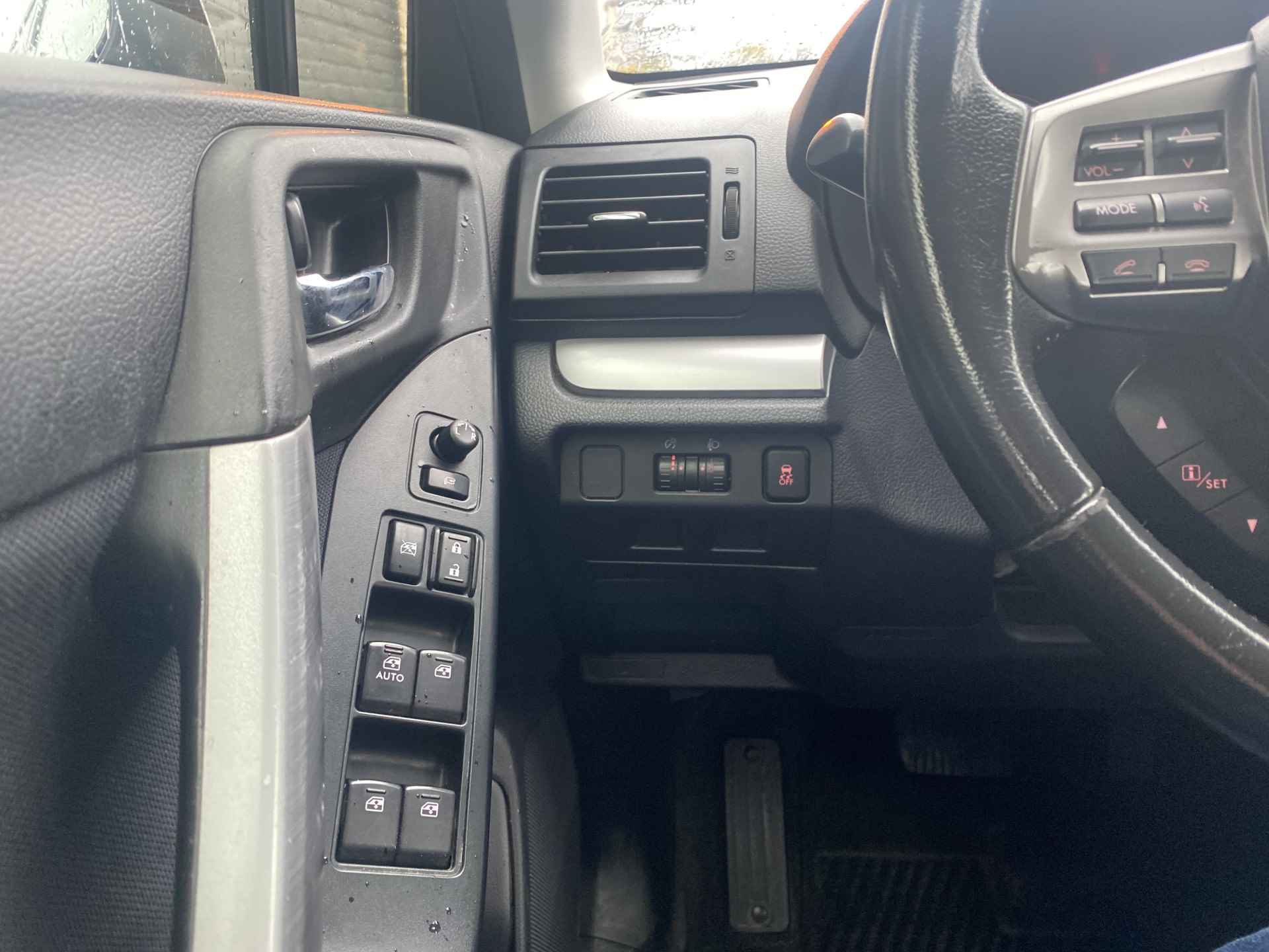 Subaru Forester 2.0 Luxury AWD AUT. | dealer onderhouden | trekhaak | cruise control | camera | hondenrek - 30/33