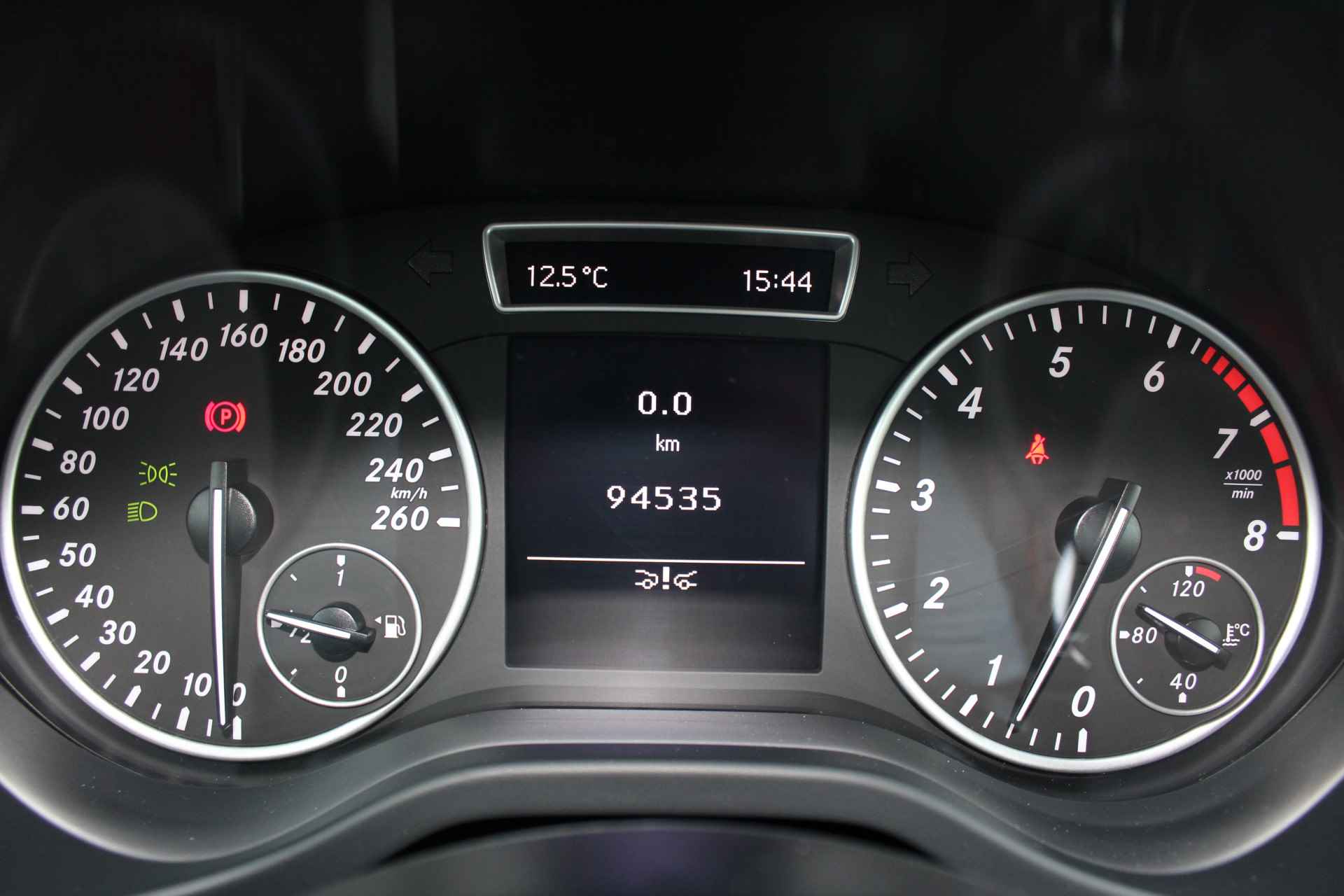 Mercedes-Benz A-Klasse 180 | Incl. 1 jaar Garantie | Navigatie | Airco | Stoelverwarming | Trekhaak afneembaar | Zwarte hemelbekleding | 16 Inch LMV | Centrale vergrendeling met afstandsbediening | Half lederen bekleding | - 35/49