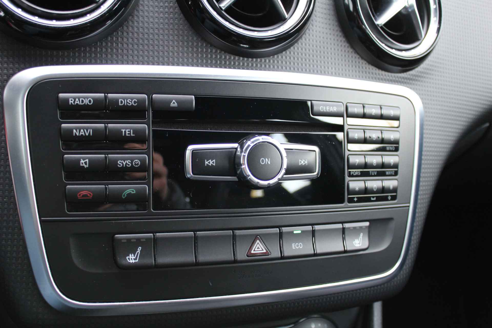 Mercedes-Benz A-Klasse 180 | Incl. 1 jaar Garantie | Navigatie | Airco | Stoelverwarming | Trekhaak afneembaar | Zwarte hemelbekleding | 16 Inch LMV | Centrale vergrendeling met afstandsbediening | Half lederen bekleding | - 39/49