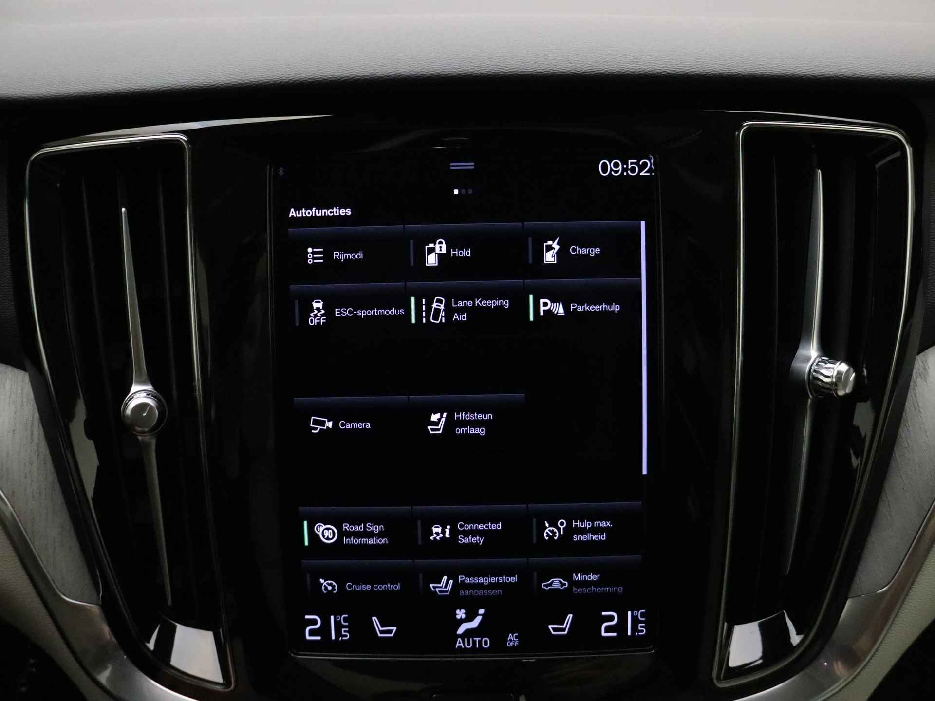 Volvo V60 T6 340pk Recharge AWD Inscription / Elektr. Stoelen / 19'' / Panoramadak / Trekhaak / Full-LED / PDC + Camera / ACC / Stoel + Stuurw. Verwarming / DAB / - 37/45