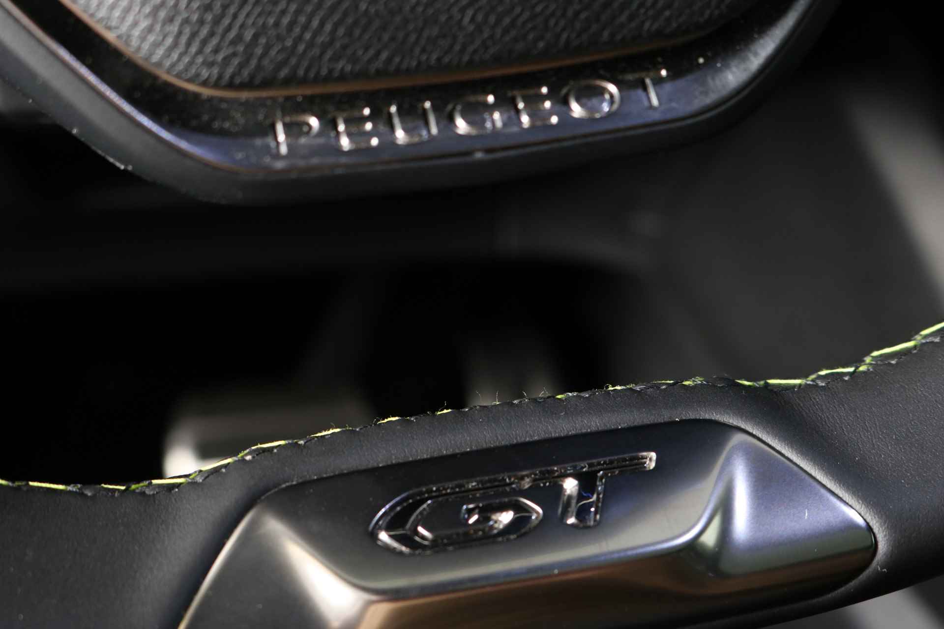 Peugeot e-2008 EV 50 kWh 136 pk GT | Navi | Camera | Adapt. cruise | Panodak | Leder/alcantara massage | Stoelverw. | - 31/56