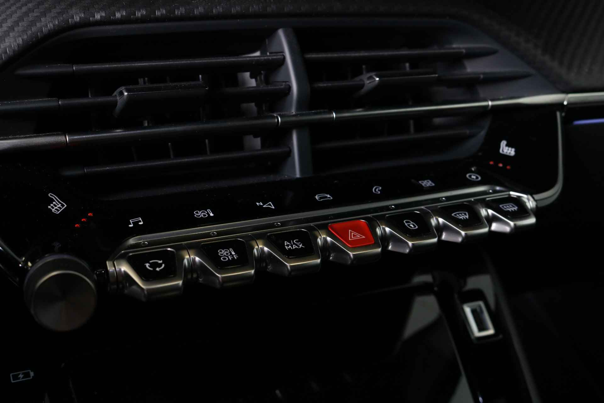Peugeot e-2008 EV 50 kWh 136 pk GT | Navi | Camera | Adapt. cruise | Panodak | Leder/alcantara massage | Stoelverw. | - 47/56