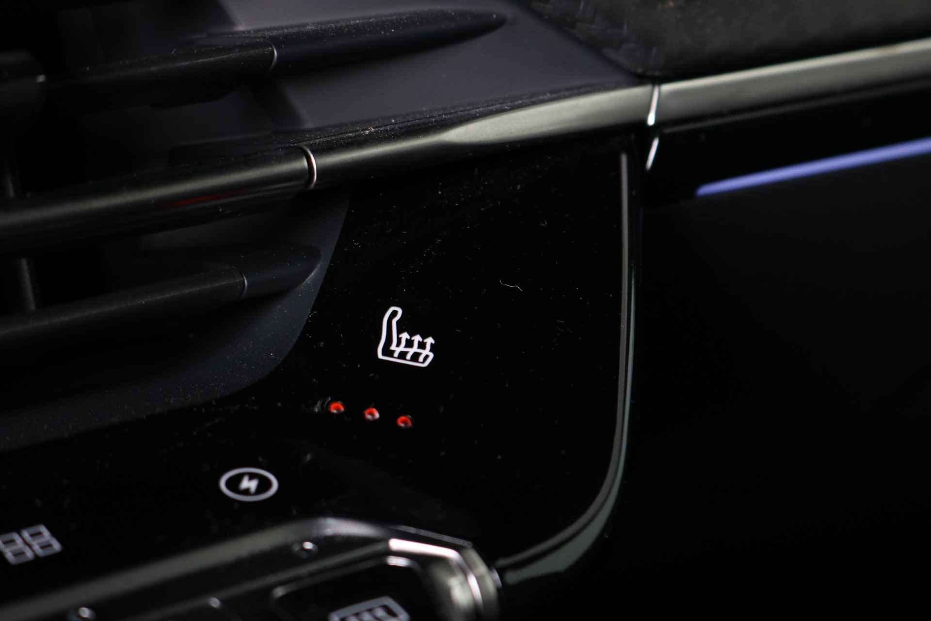Peugeot e-2008 EV 50 kWh 136 pk GT | Navi | Camera | Adapt. cruise | Panodak | Leder/alcantara massage | Stoelverw. | - 48/56