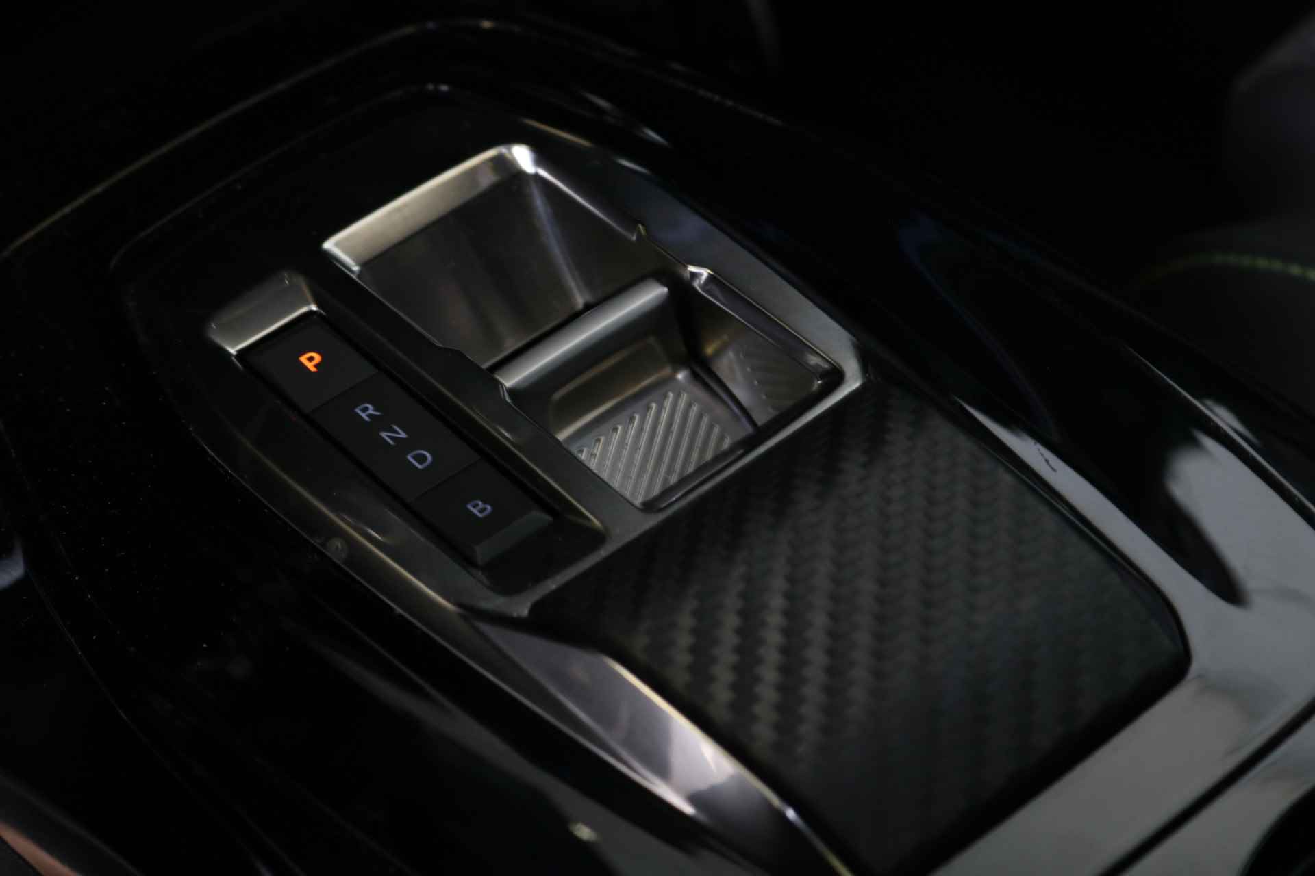 Peugeot e-2008 EV 50 kWh 136 pk GT | Navi | Camera | Adapt. cruise | Panodak | Leder/alcantara massage | Stoelverw. | - 51/56