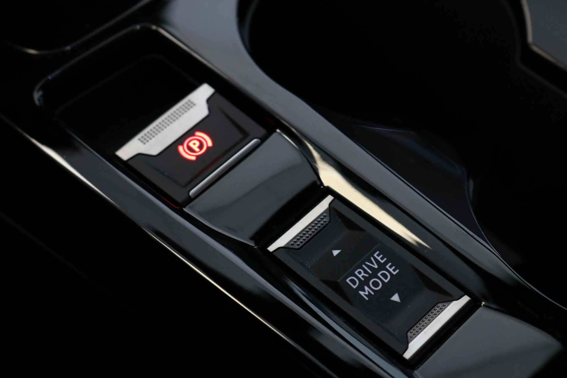 Peugeot e-2008 EV 50 kWh 136 pk GT | Navi | Camera | Adapt. cruise | Panodak | Leder/alcantara massage | Stoelverw. | - 52/56