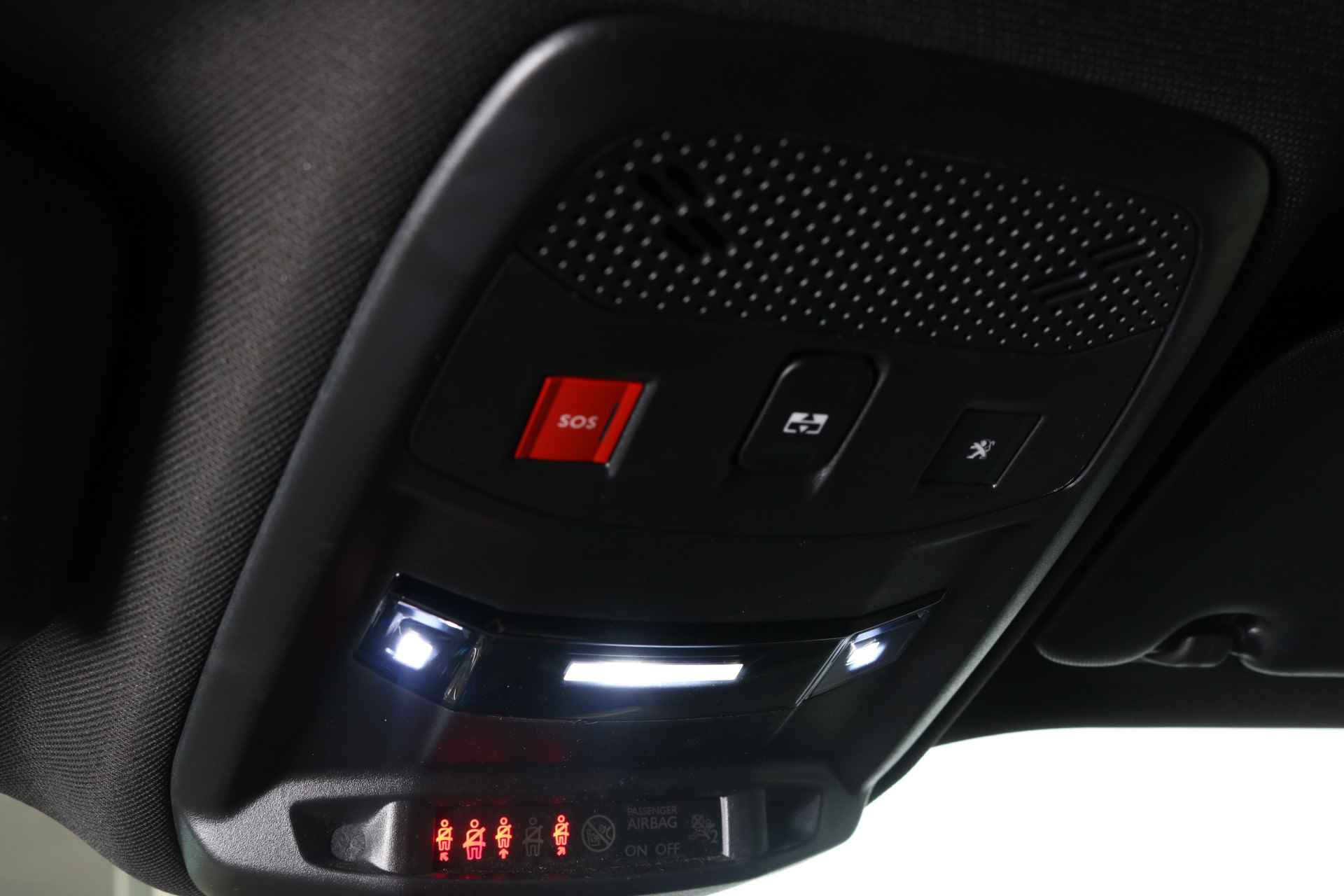 Peugeot e-2008 EV 50 kWh 136 pk GT | Navi | Camera | Adapt. cruise | Panodak | Leder/alcantara massage | Stoelverw. | - 53/56