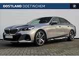 BMW 5 Serie 530e High Executive M Sport Automaat / Trekhaak / Stoelventilatie / Adaptieve LED / Parking Assistant / Harman Kardon / Stoelverwarming voor + achter / Driving Assistant Plus