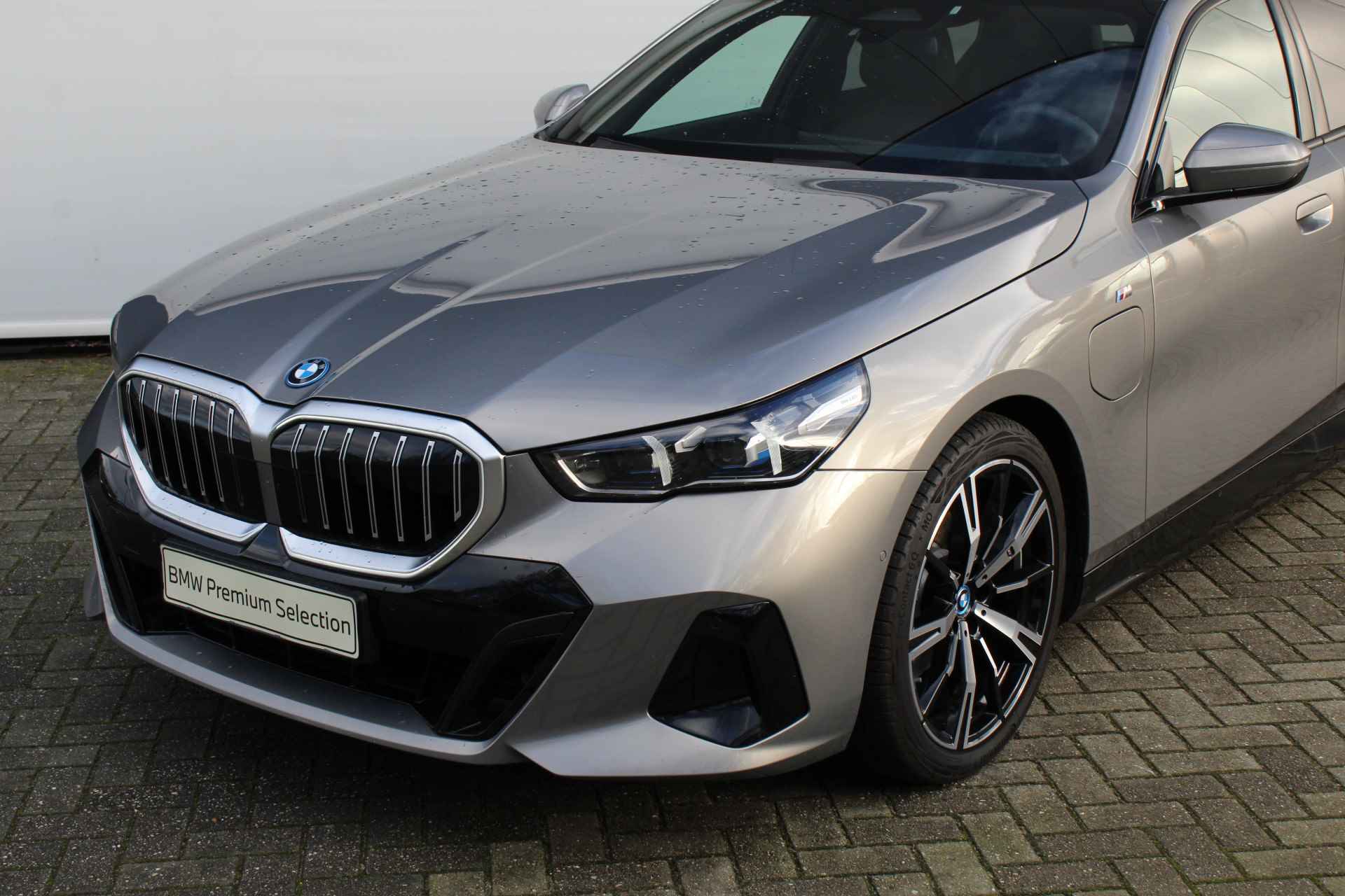 BMW 5 Serie 530e High Executive M Sport Automaat / Trekhaak / Stoelventilatie / Adaptieve LED / Parking Assistant / Harman Kardon / Stoelverwarming voor + achter / Driving Assistant Plus - 22/30