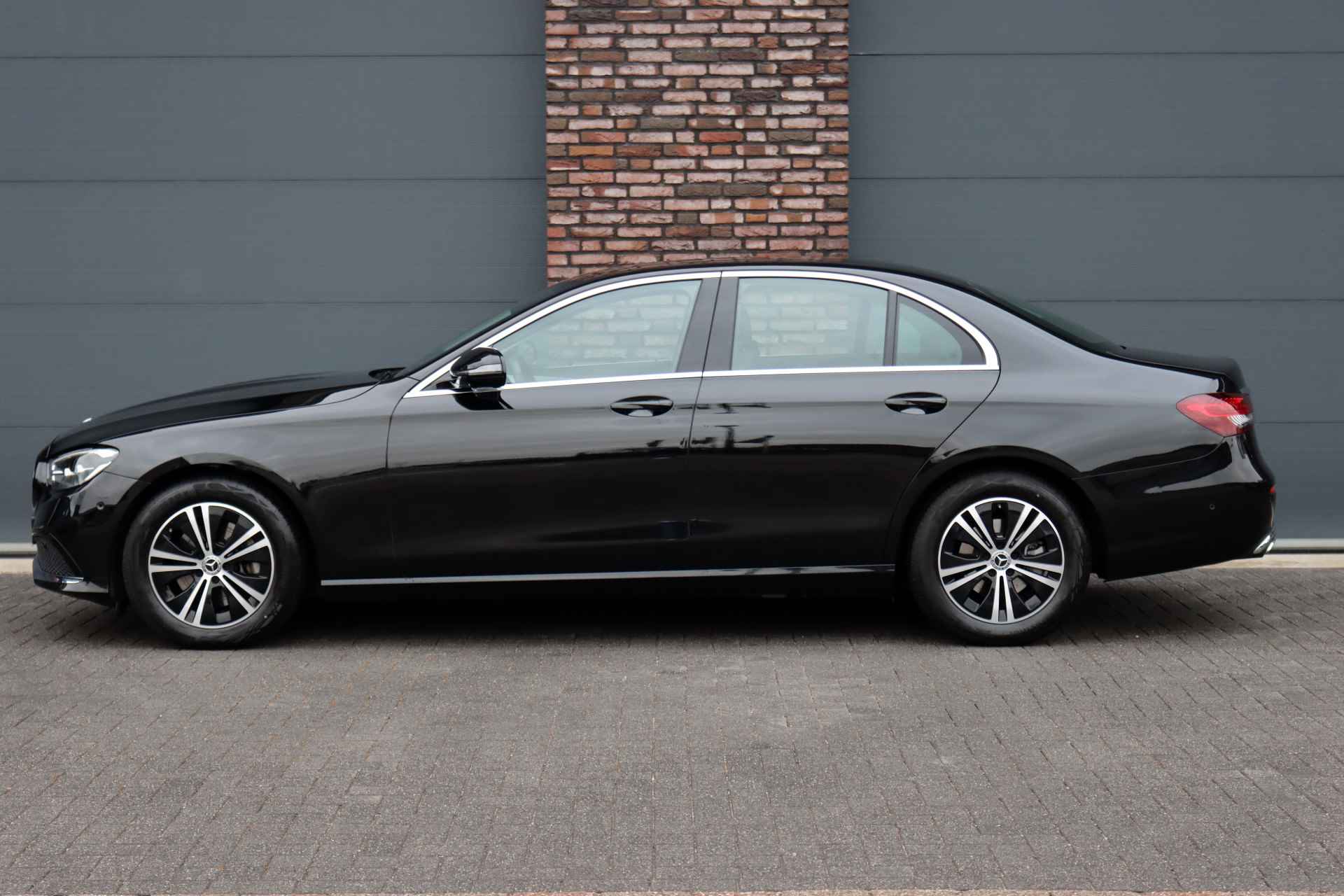 Mercedes-Benz E-Klasse 220 d 4MATIC Luxury Line Aut9 | Distronic+ | HUD | Augmented Reality | Sfeerverlichting | Surround Camera | Stoelverwarming | Rijassistentiepakket | - 10/39