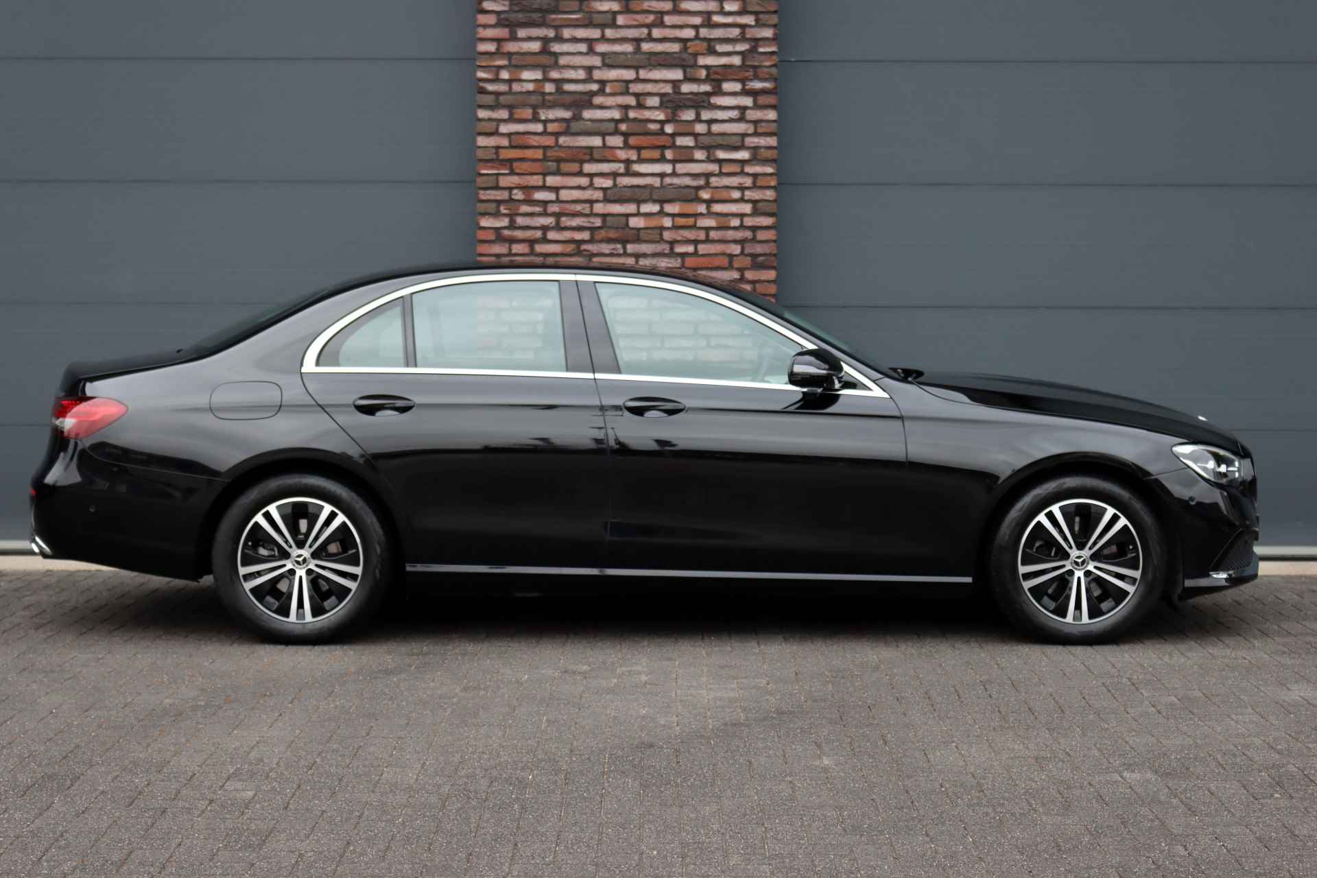 Mercedes-Benz E-Klasse 220 d 4MATIC Luxury Line Aut9 | Distronic+ | HUD | Augmented Reality | Sfeerverlichting | Surround Camera | Stoelverwarming | Rijassistentiepakket | - 12/39