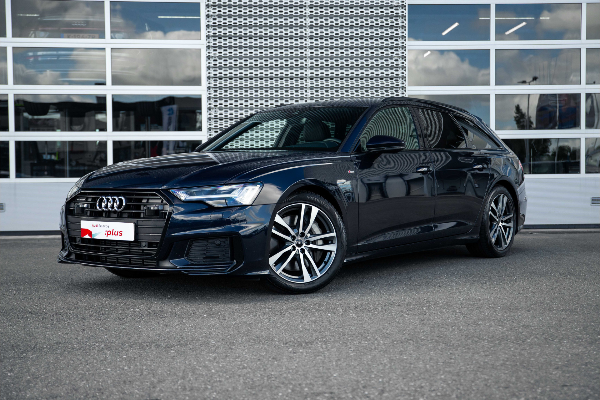 Audi A6 Avant 50 TFSI e 299pk S Edition | Assistentiepakket Tour | Privacy glass | Zwart optiek