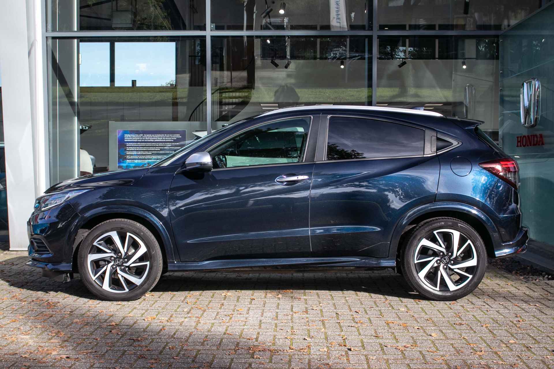 Honda HR-V 1.5 i-VTEC Executive Automaat - All-in rijklaarprijs | Schuifdak | Navi | Camera | Magic seats - 2/43