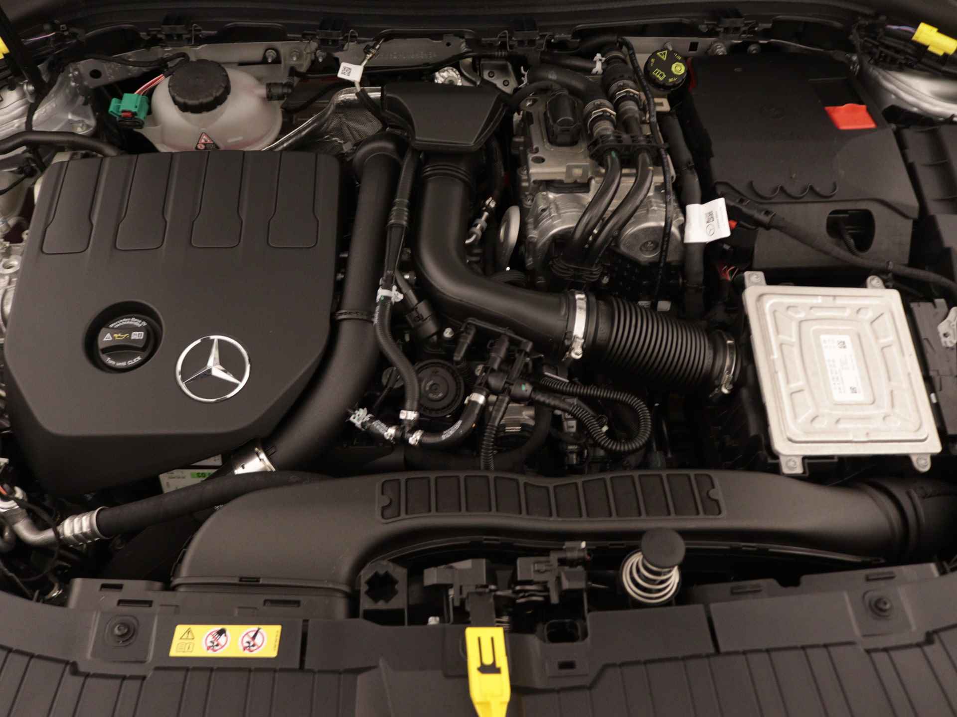 Mercedes-Benz GLA 250 e AMG Plug-In Hybride | Panoramadak | Augmented Reality | Sfeerverlichting | Car Play | Stoelverwarming | Inclusief 24 maanden Mercedes-Benz Certified garantie voor Europa. - 42/45