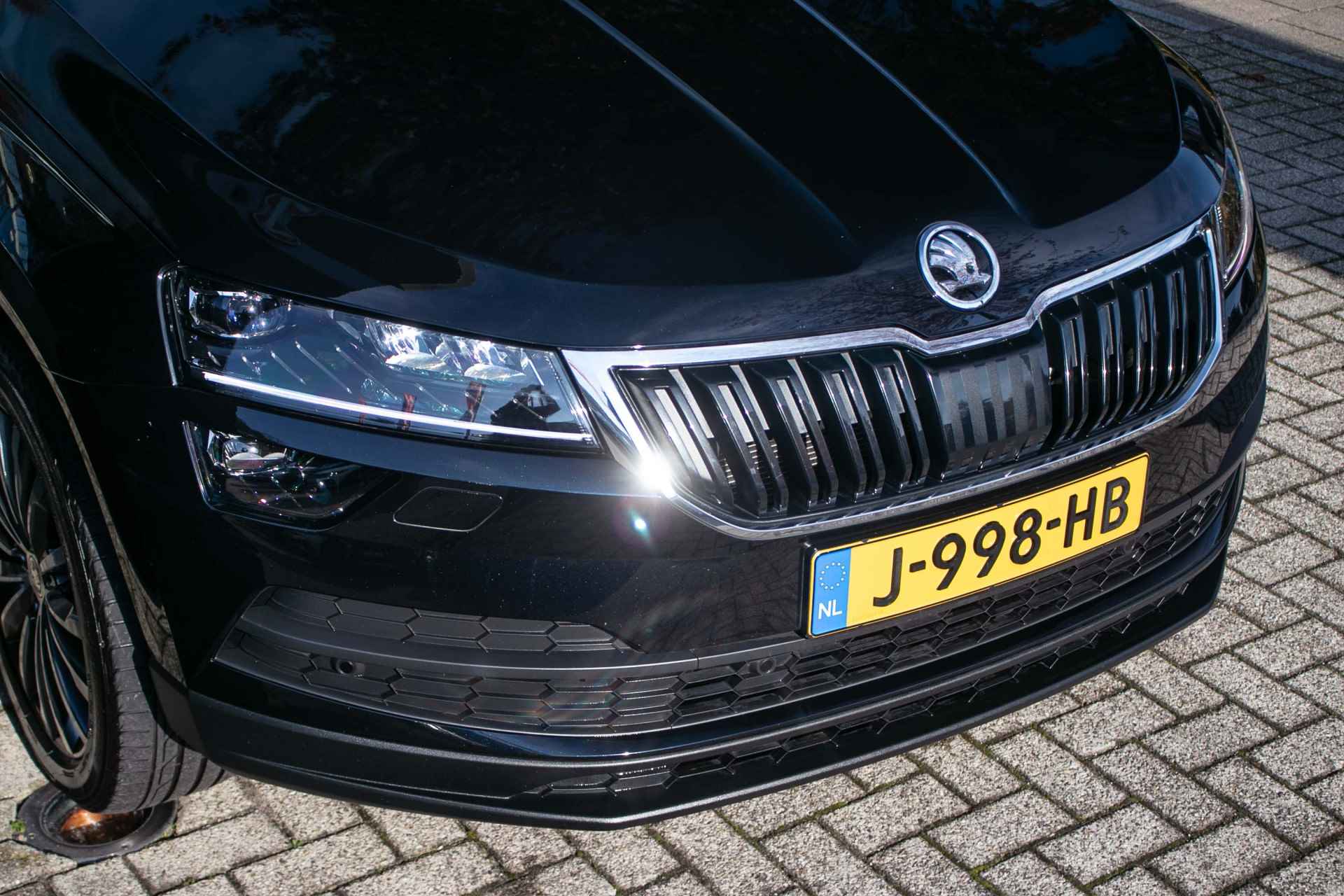 Škoda Karoq 1.5 TSI ACT Business Edition - All-in rijklrprs | Trekhaak | Panodak | Navi | Canton audio - 30/48