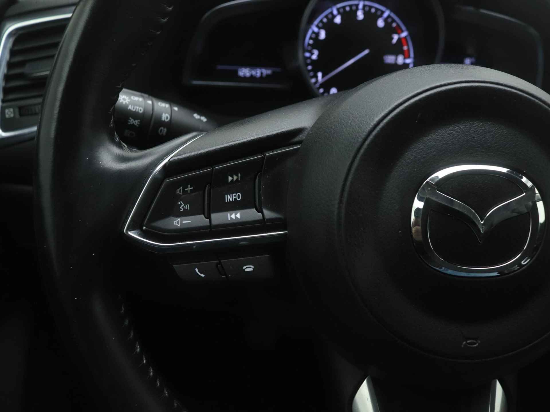 Mazda 3 2.0 SkyActiv-G GT-M met vaste trekhaak en Apple CarPlay : dealer onderhouden - 26/50