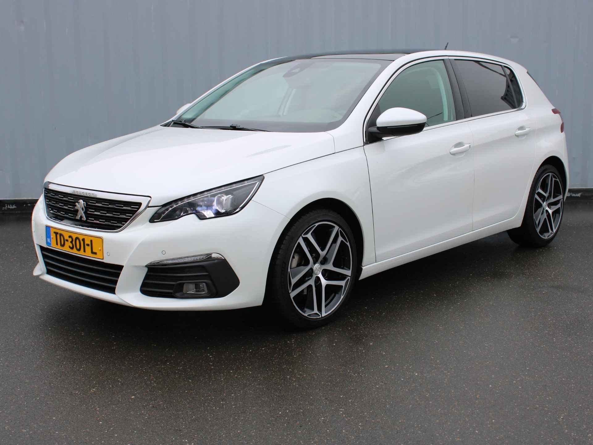 Peugeot 308 1.2 PureTech Blue Lease Premium Navigatie / Panodak - 2/26