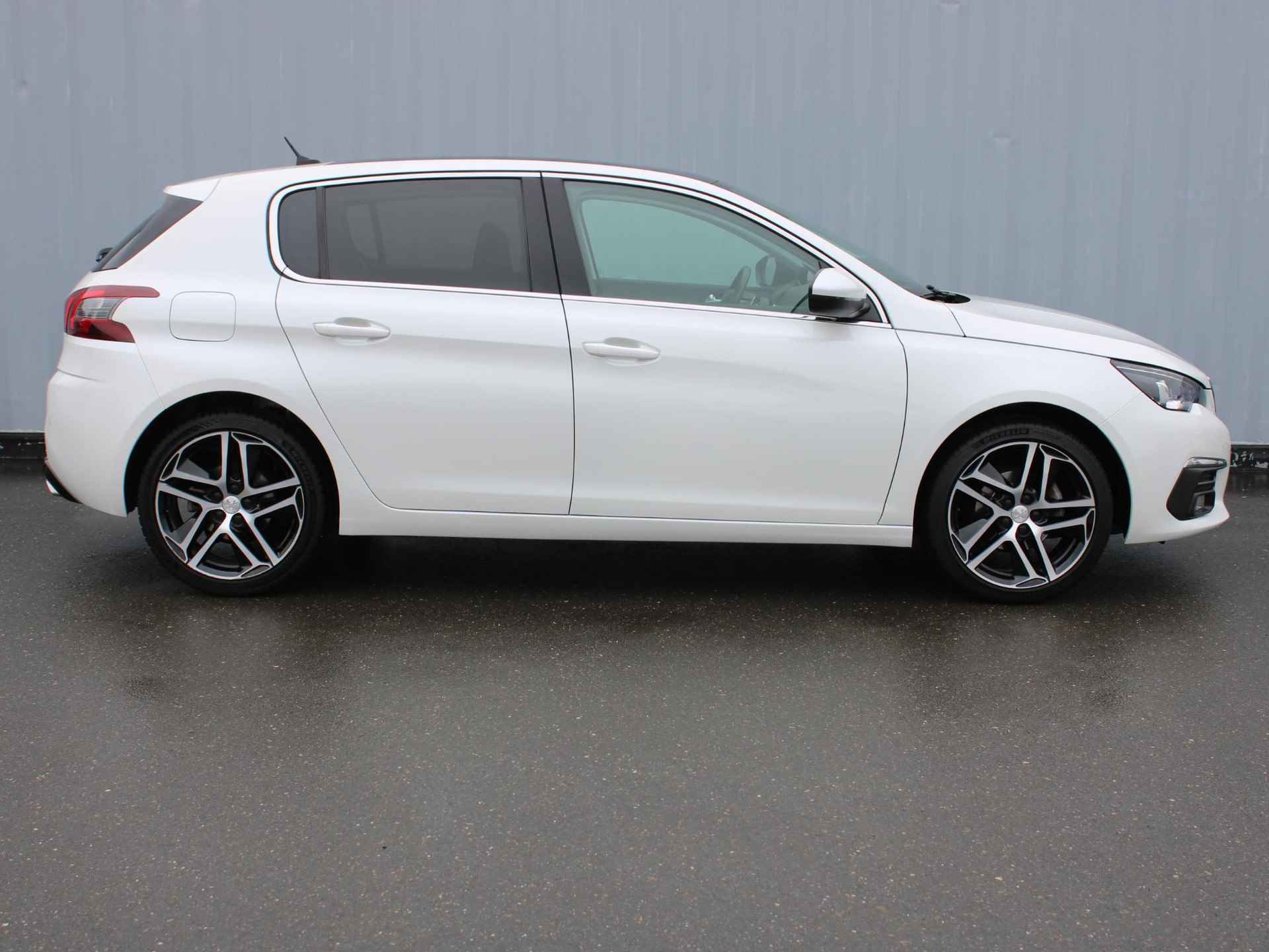 Peugeot 308 1.2 PureTech Blue Lease Premium Navigatie / Panodak - 6/26