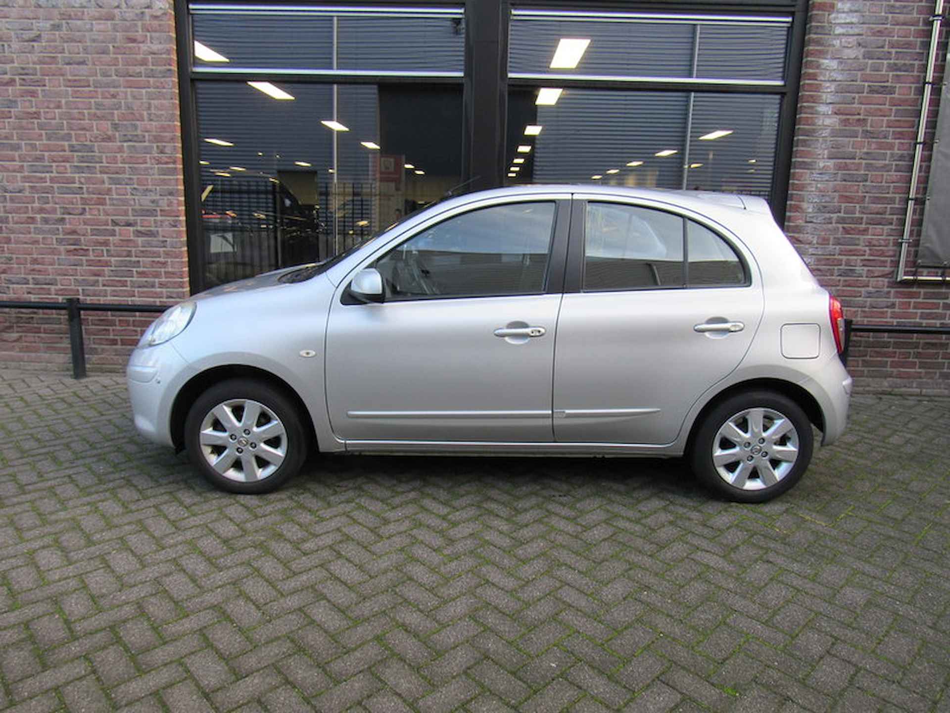 Nissan Micra 1.2 80pk Tekna glazen dak,airco, navigatie, cruise control, parkeersensoren, sportvelgen - 3/30