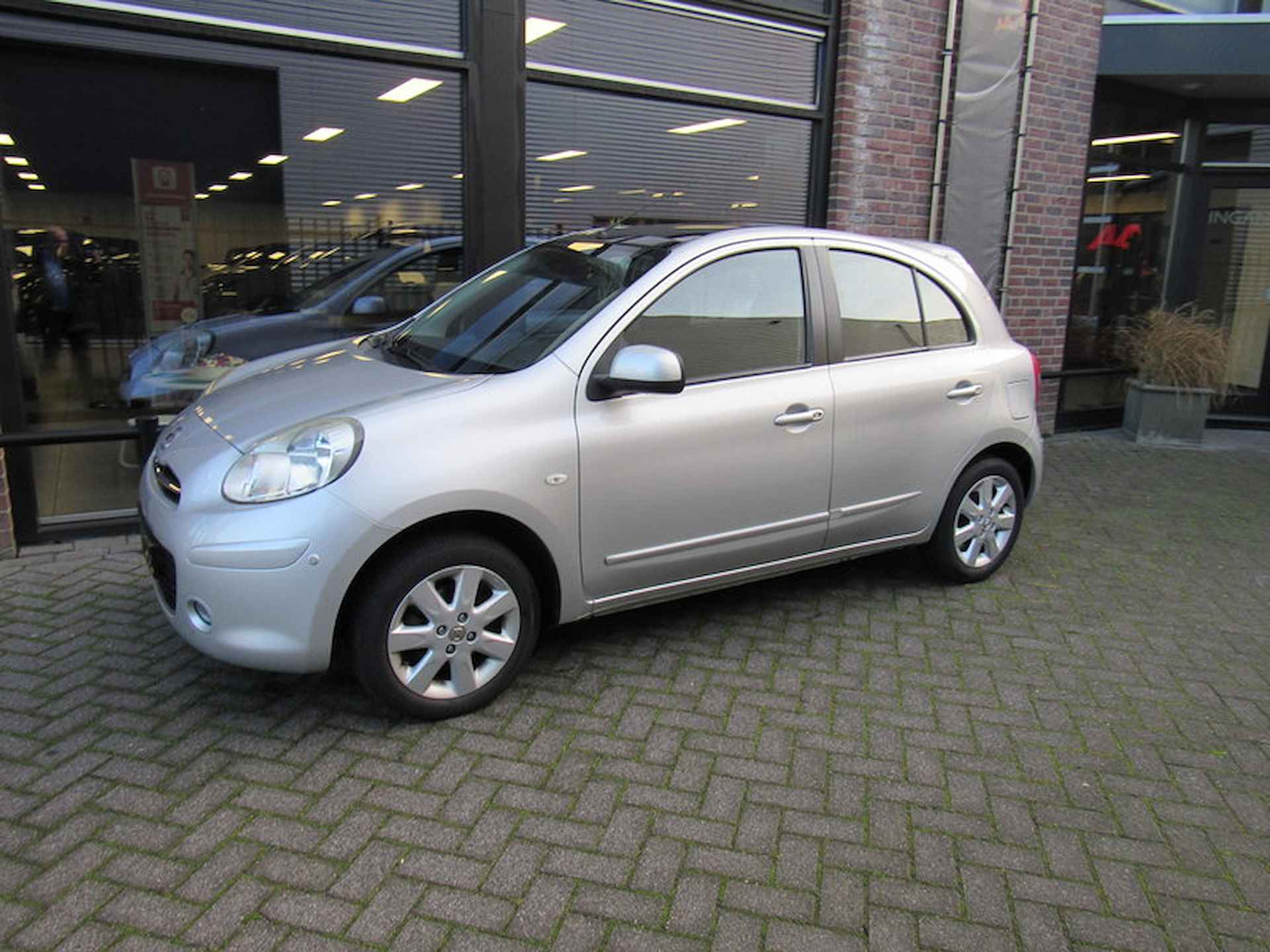 Nissan Micra 1.2 80pk Tekna glazen dak,airco, navigatie, cruise control, parkeersensoren, sportvelgen - 4/30