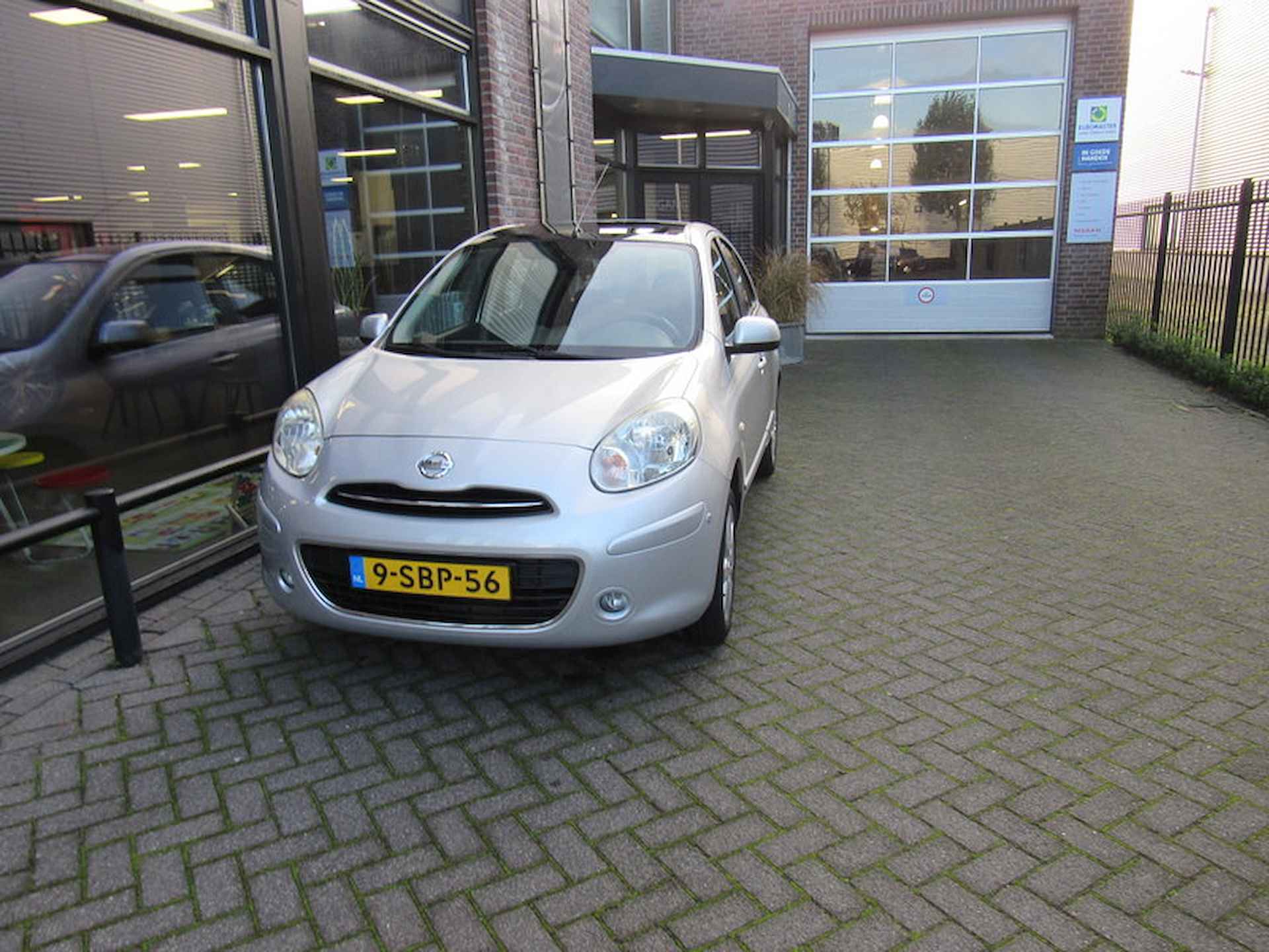 Nissan Micra 1.2 80pk Tekna glazen dak,airco, navigatie, cruise control, parkeersensoren, sportvelgen - 6/30