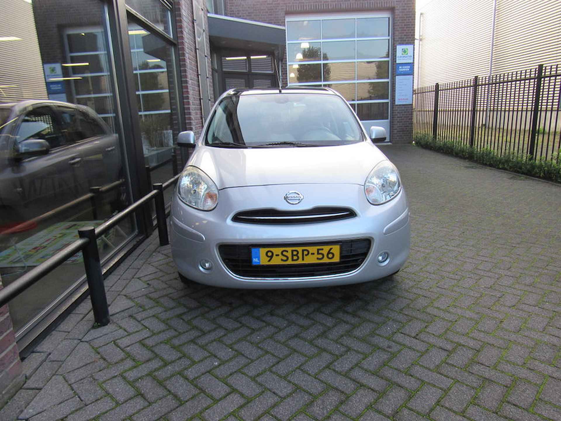 Nissan Micra 1.2 80pk Tekna glazen dak,airco, navigatie, cruise control, parkeersensoren, sportvelgen - 8/30