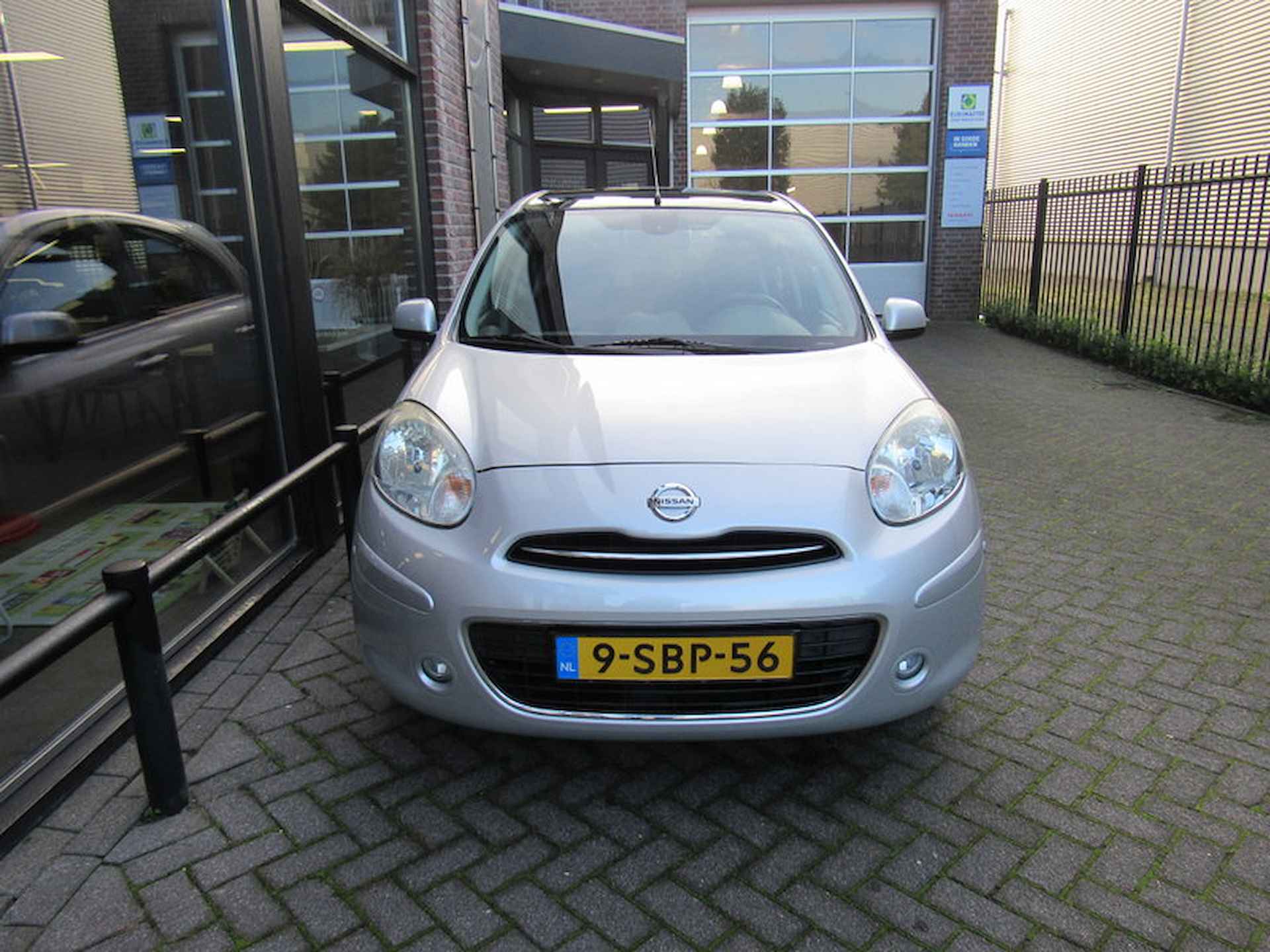 Nissan Micra 1.2 80pk Tekna glazen dak,airco, navigatie, cruise control, parkeersensoren, sportvelgen - 9/30