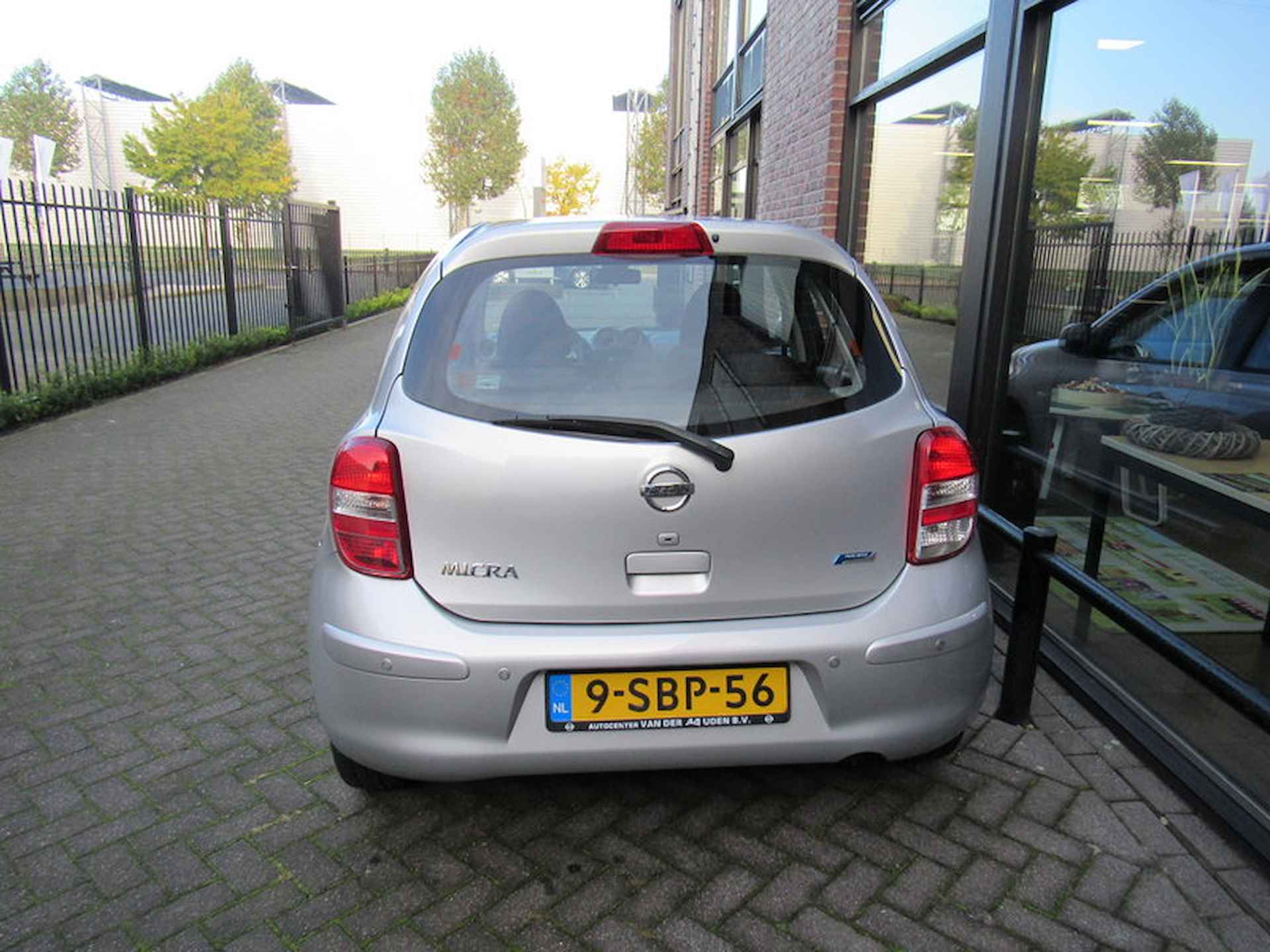 Nissan Micra 1.2 80pk Tekna glazen dak,airco, navigatie, cruise control, parkeersensoren, sportvelgen - 11/30