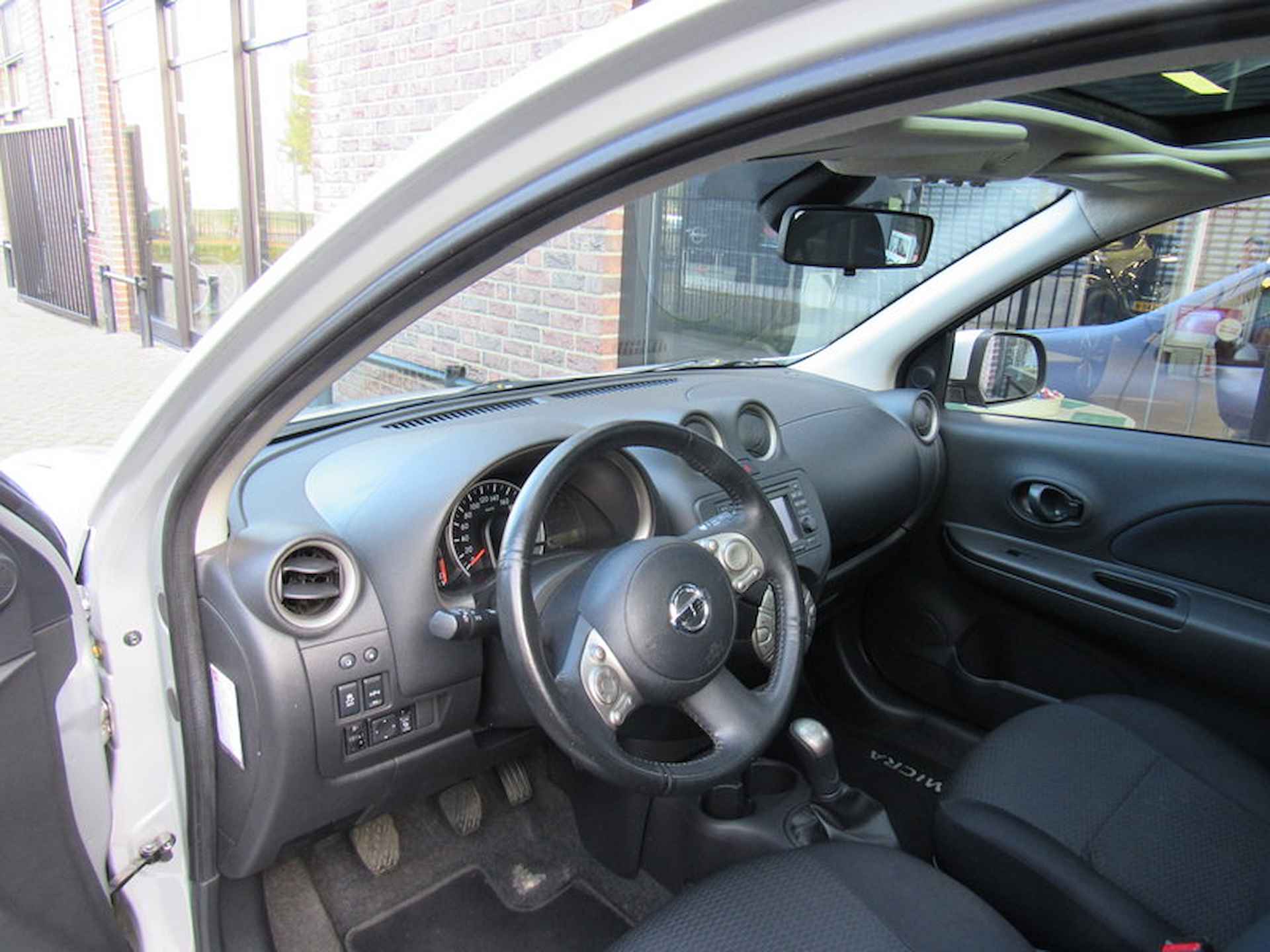 Nissan Micra 1.2 80pk Tekna glazen dak,airco, navigatie, cruise control, parkeersensoren, sportvelgen - 13/30