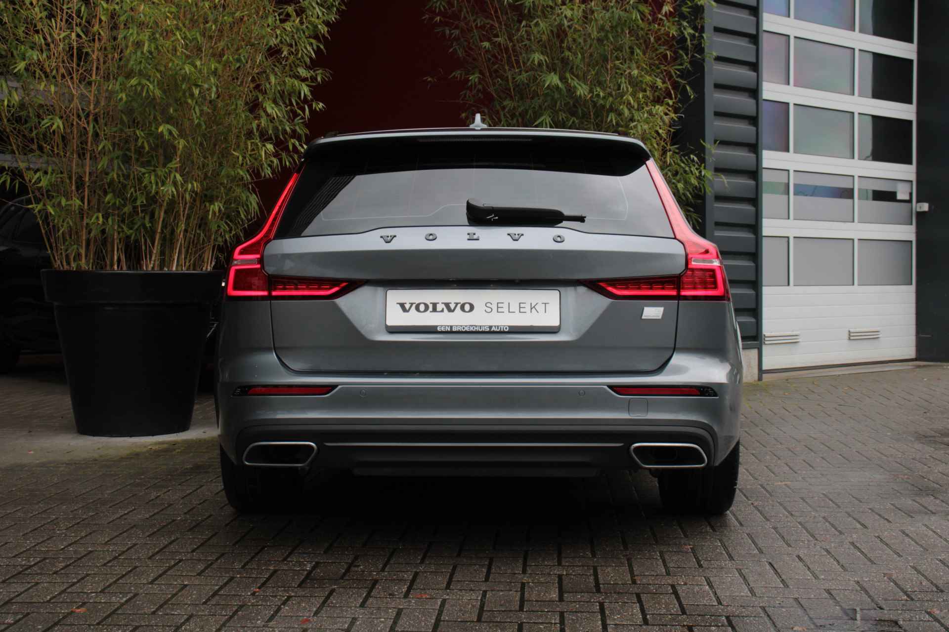 Volvo V60 T6 Recharge 350pk AWD Business Pro | R-Design look | Actieve schokdempers | Adaptive Cruise | BLIS | Camera | Keyless - 10/14