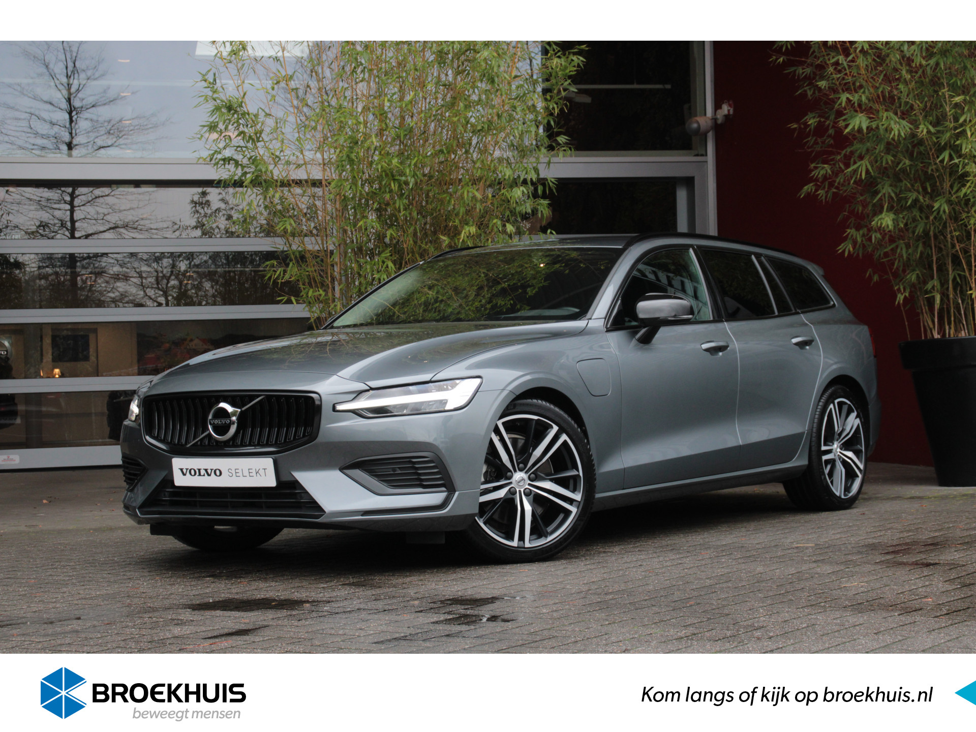 Volvo V60 T6 Recharge 350pk AWD Business Pro | R-Design look | Actieve schokdempers | Adaptive Cruise | BLIS | Camera | Keyless bij viaBOVAG.nl