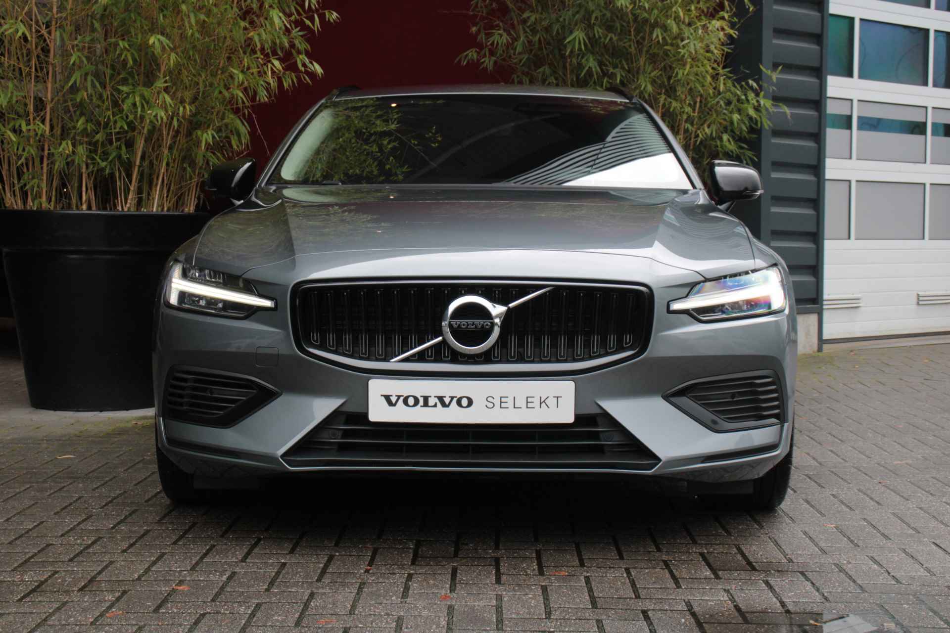 Volvo V60 T6 Recharge 350pk AWD Business Pro | R-Design look | Actieve schokdempers | Adaptive Cruise | BLIS | Camera | Keyless - 9/14