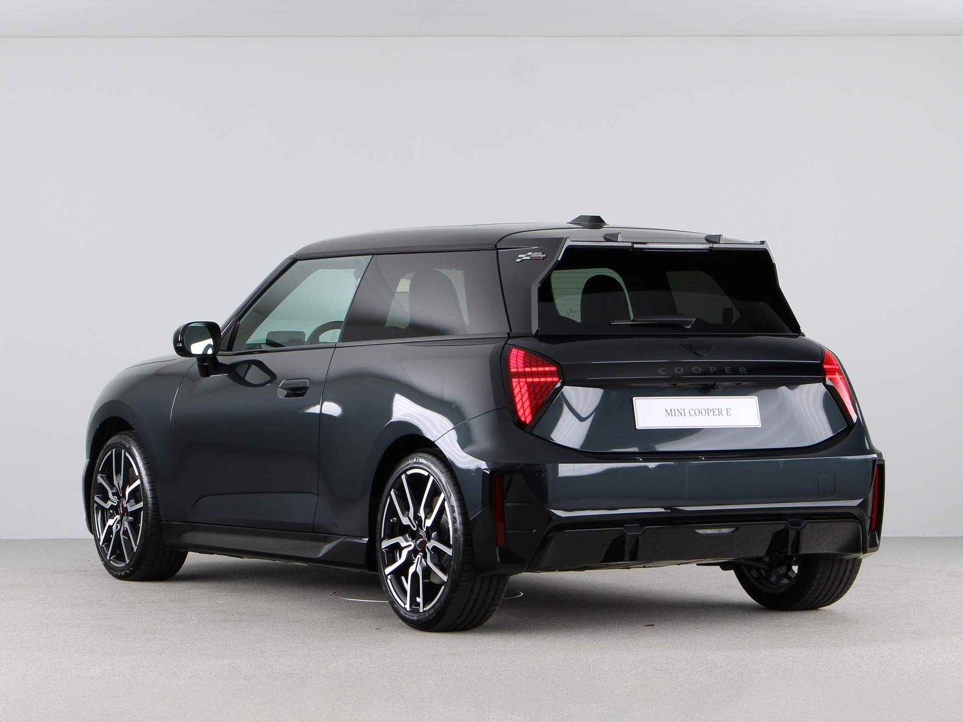 MINI Cooper E John Cooper Works Pakket M PRIVATE LEASE EUR 399,- (48 mnd/10.000 km incl. SEPP subsidie) - 12/27