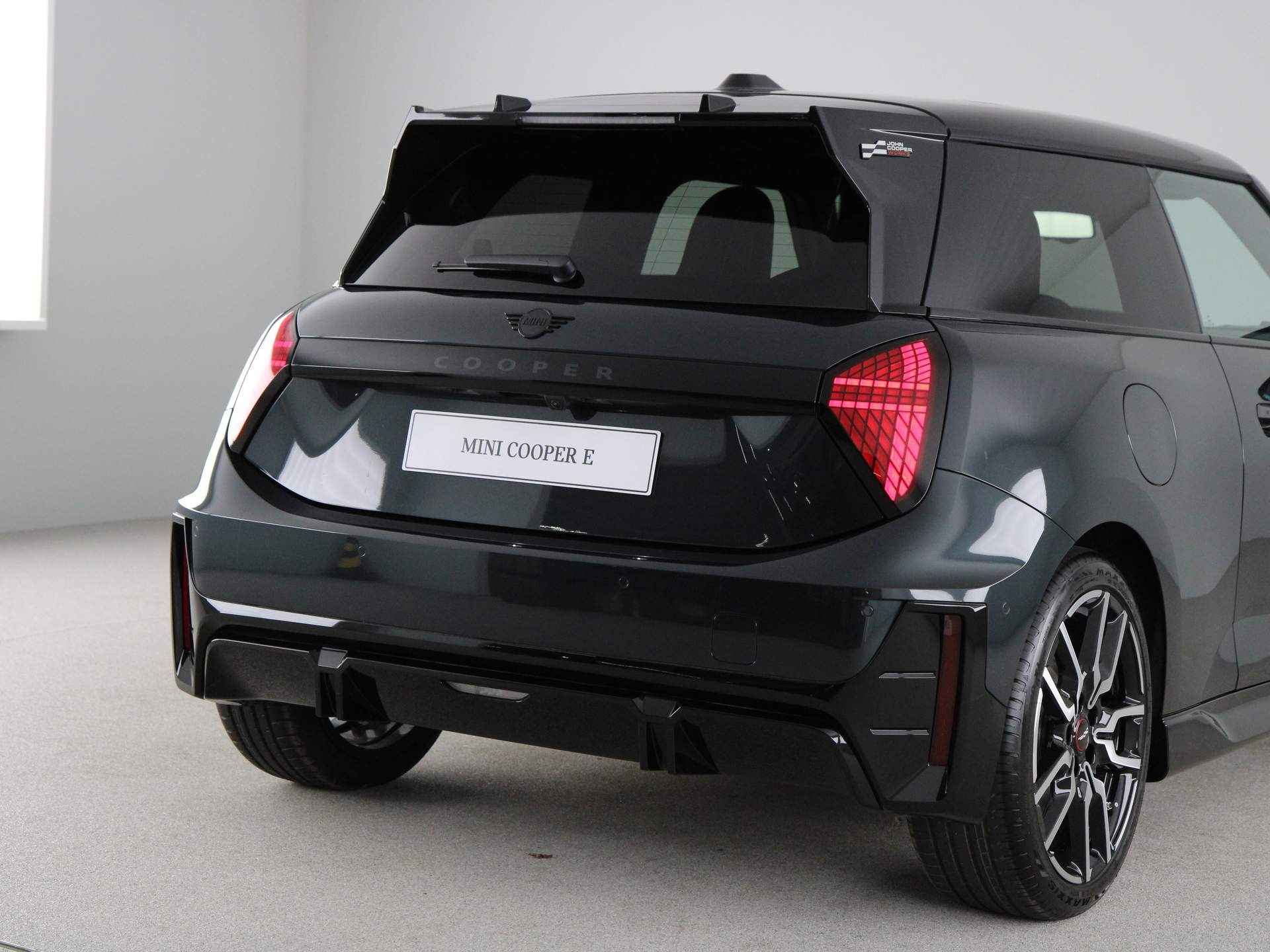 MINI Cooper E John Cooper Works Pakket M PRIVATE LEASE EUR 399,- (48 mnd/10.000 km incl. SEPP subsidie) - 22/27