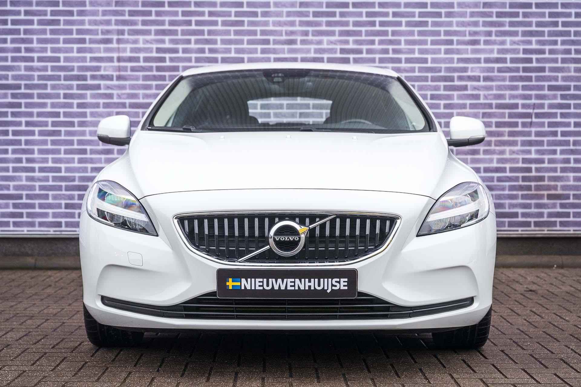 Volvo V40 T3 150pk Momentum | Trekhaak | Stoelverwarming | Verwarmbare Voorruit | Navigatiesysteem | Parkeersensoren - 6/37