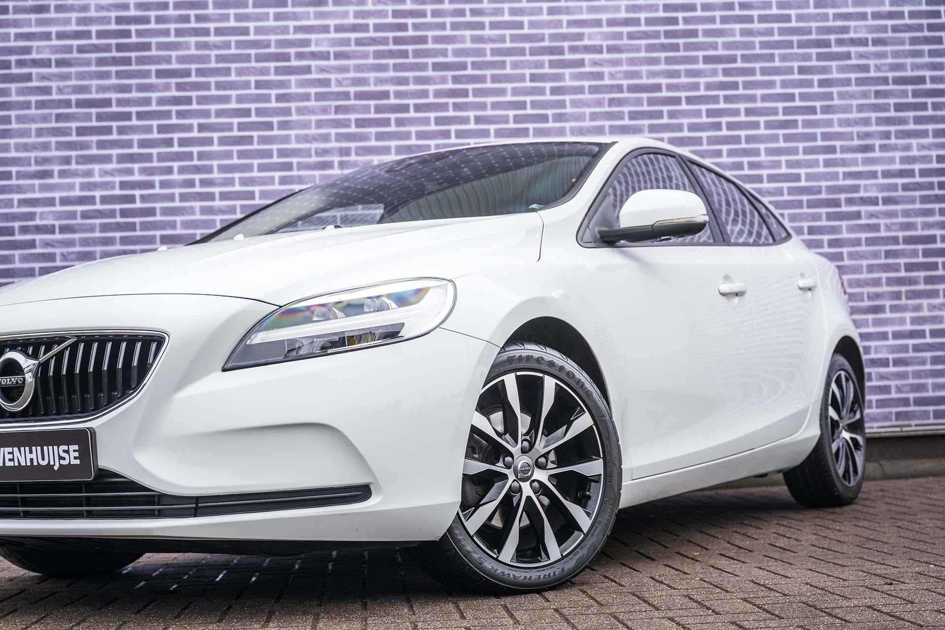 Volvo V40 T3 150pk Momentum | Trekhaak | Stoelverwarming | Verwarmbare Voorruit | Navigatiesysteem | Parkeersensoren - 16/37