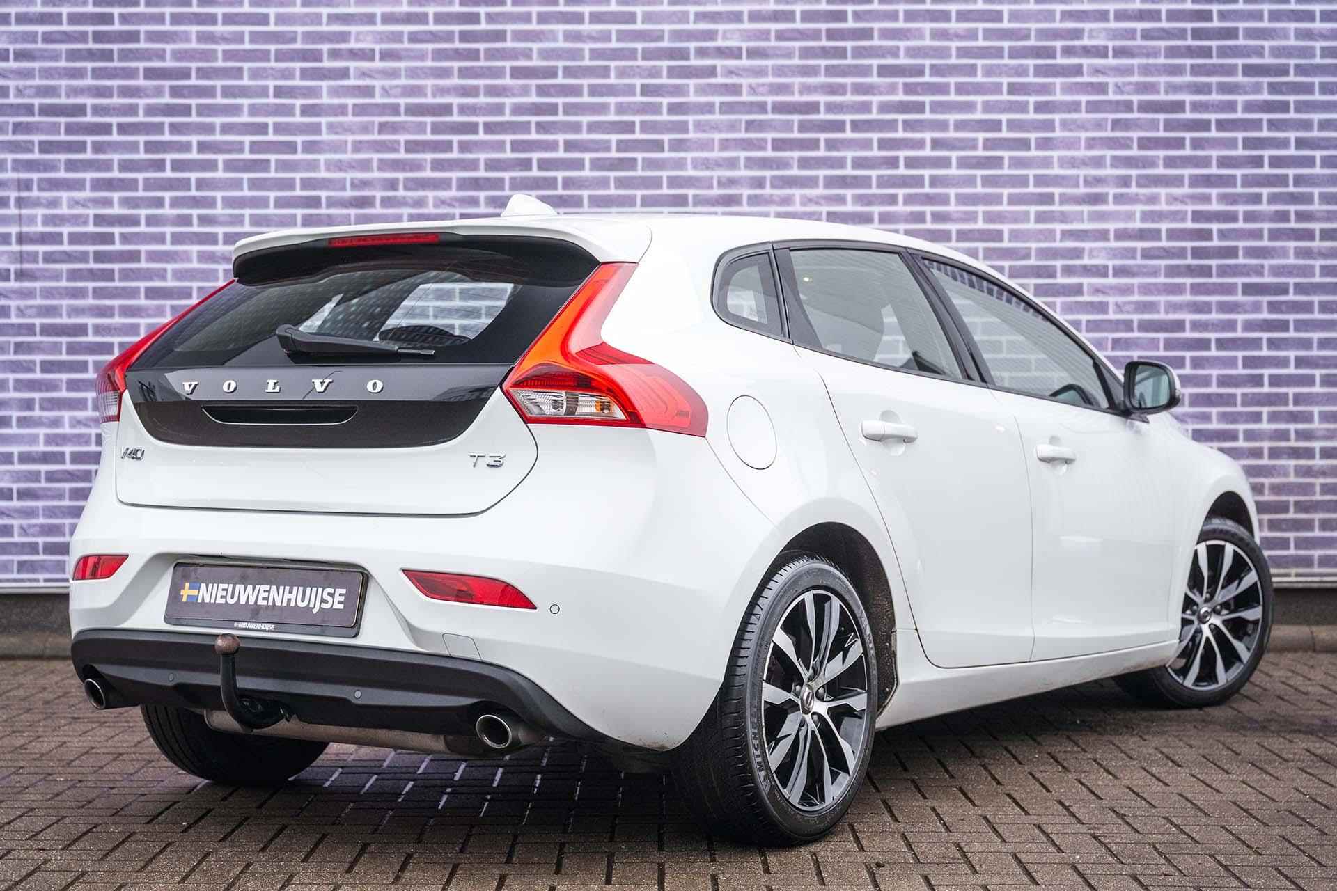 Volvo V40 T3 150pk Momentum | Trekhaak | Stoelverwarming | Verwarmbare Voorruit | Navigatiesysteem | Parkeersensoren - 21/37