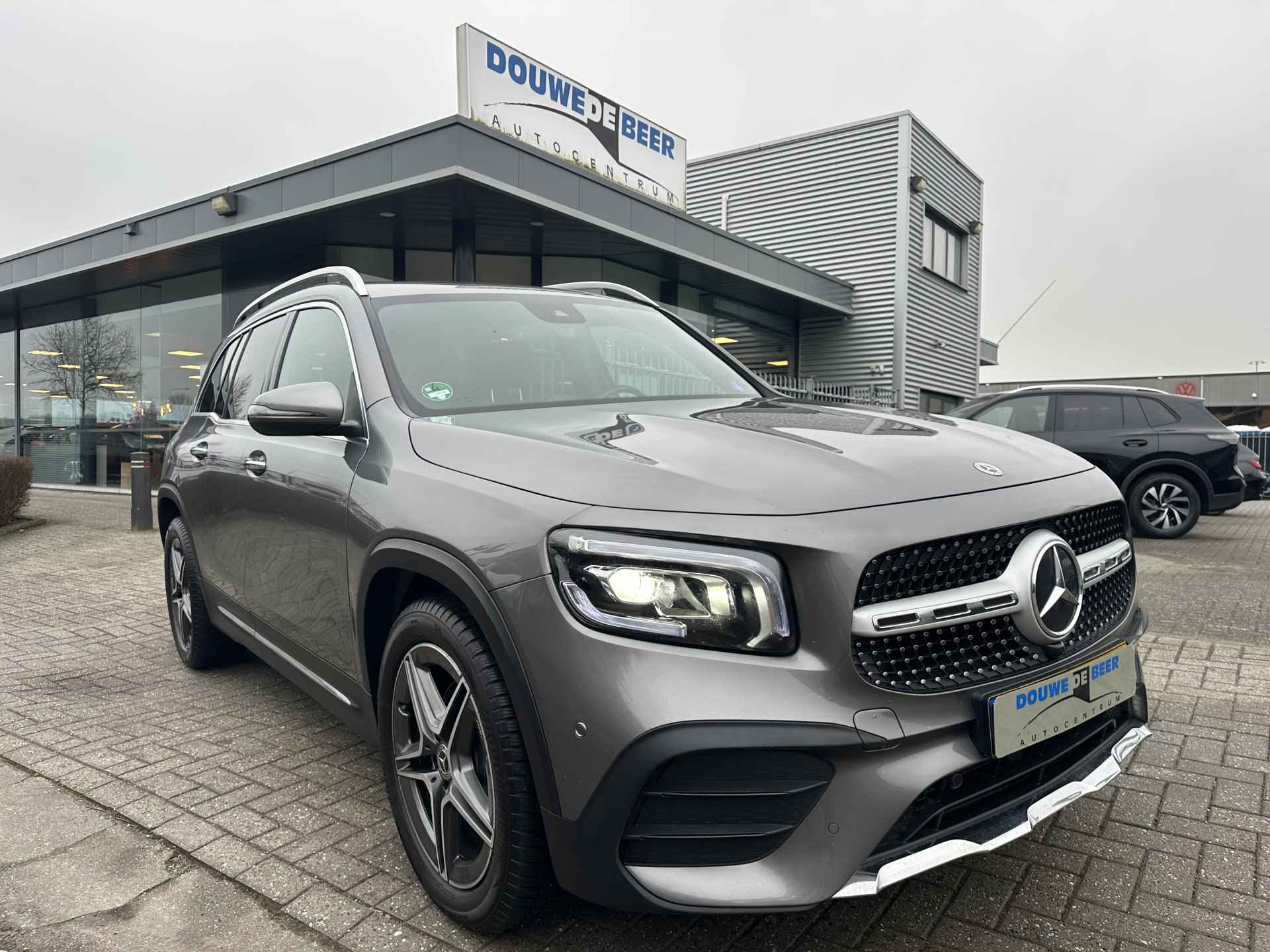 Mercedes-Benz GLB 200 AMG Line 7p | Trekhaak | Keyless | LED | Camera | Stoelverw.