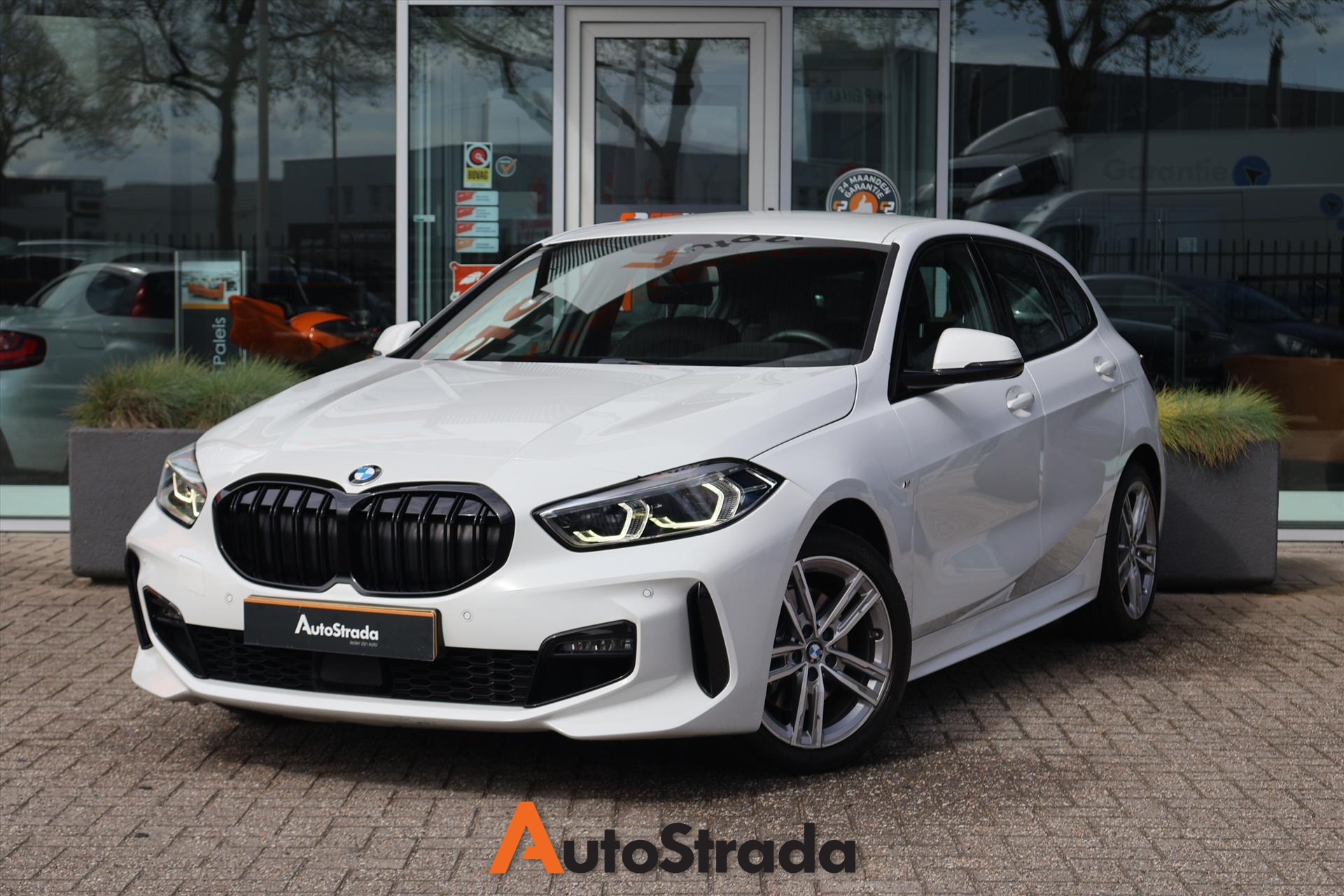 BMW 1-Serie (f40) 118i M-Sport 140pk | Carplay | Cruise | LED I Navi I Sfeerverlichting bij viaBOVAG.nl