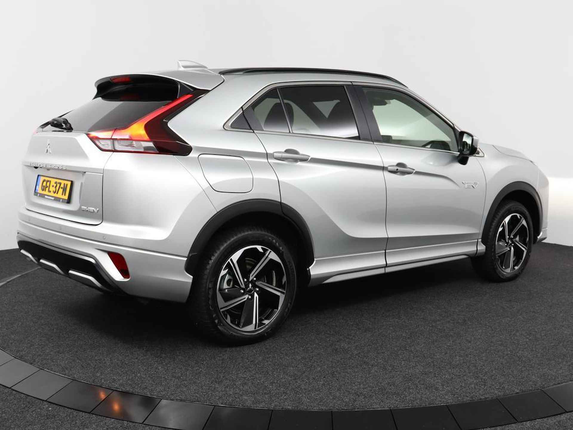 Mitsubishi Eclipse Cross 2.4 PHEV Instyle Automaat | Climate Control | Bekleding Leer/Alcantara | 360 Camera | All-Season Banden - 2/60