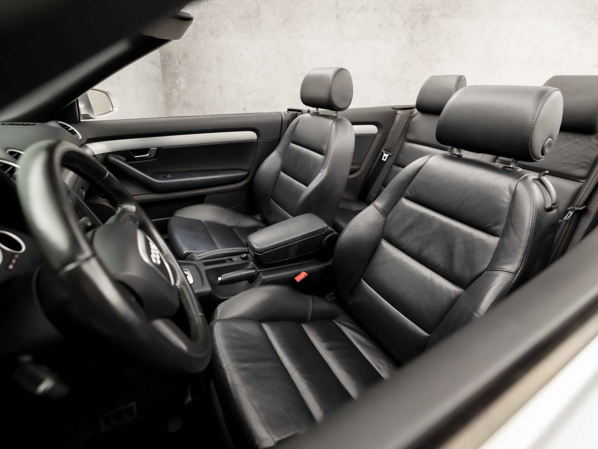 Audi A4 Cabriolet 2.0 TFSI Pro Line Sport 200Pk Automaat (YOUNGTIMER, NAVIGATIE, CLIMATE, STOELVERWARMING, LEDEREN SPORTSTOELEN, XENON, BLUETOOTH, PARKEERSENSOREN, NIEUWE APK, NIEUWSTAAT) - 14/33