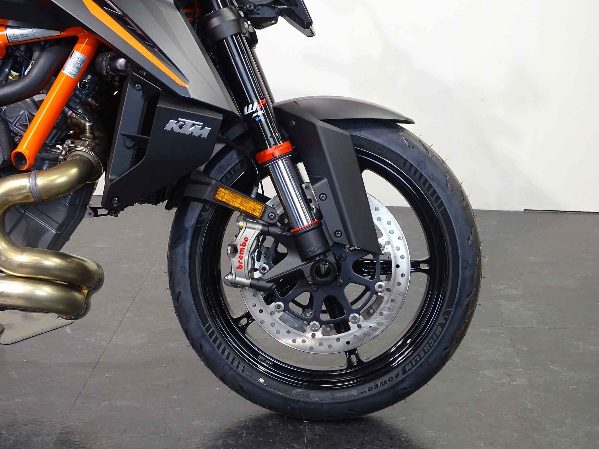 KTM 1390 SUPERDUKE R - 2/12