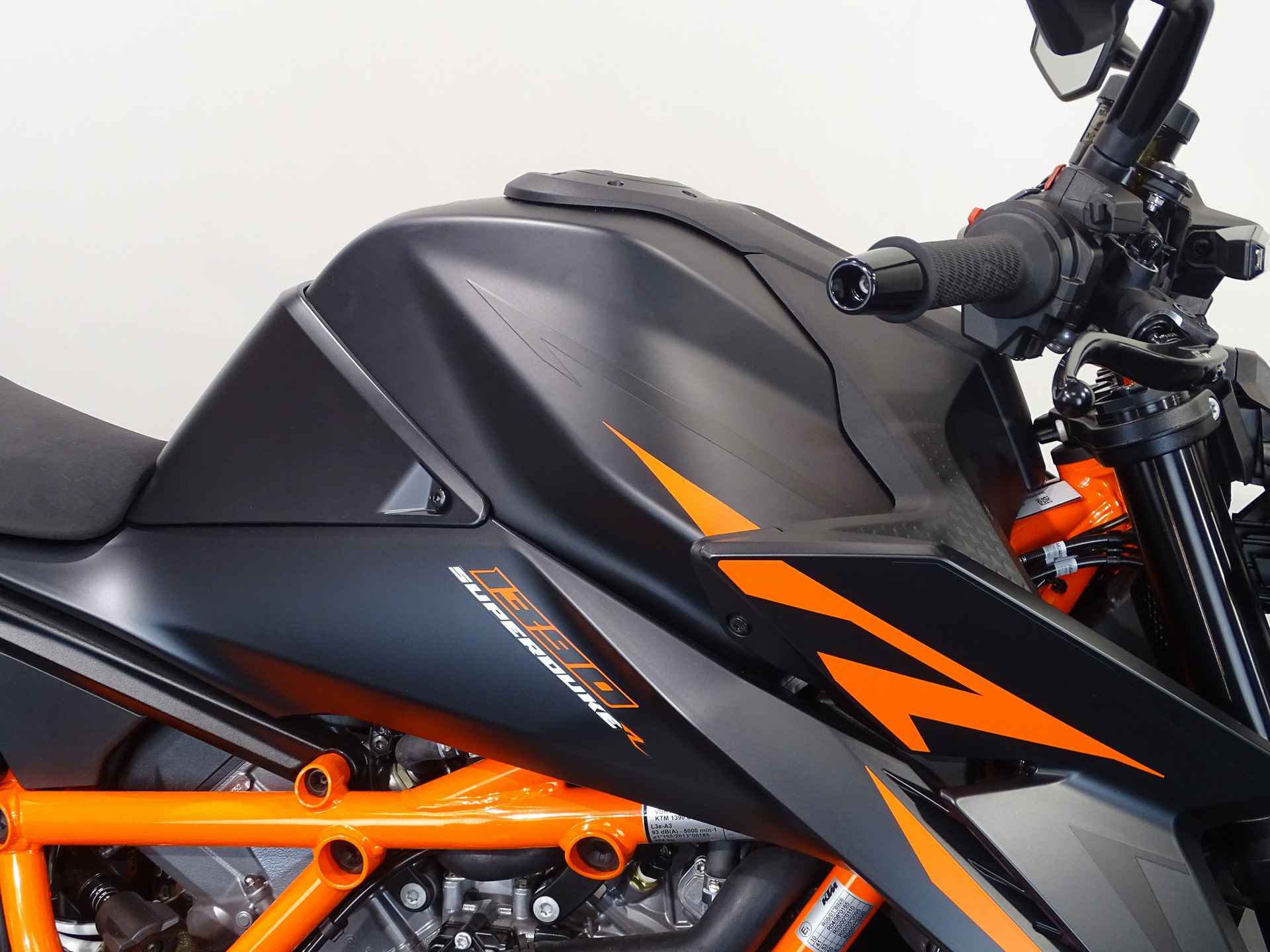 KTM 1390 SUPERDUKE R - 4/12