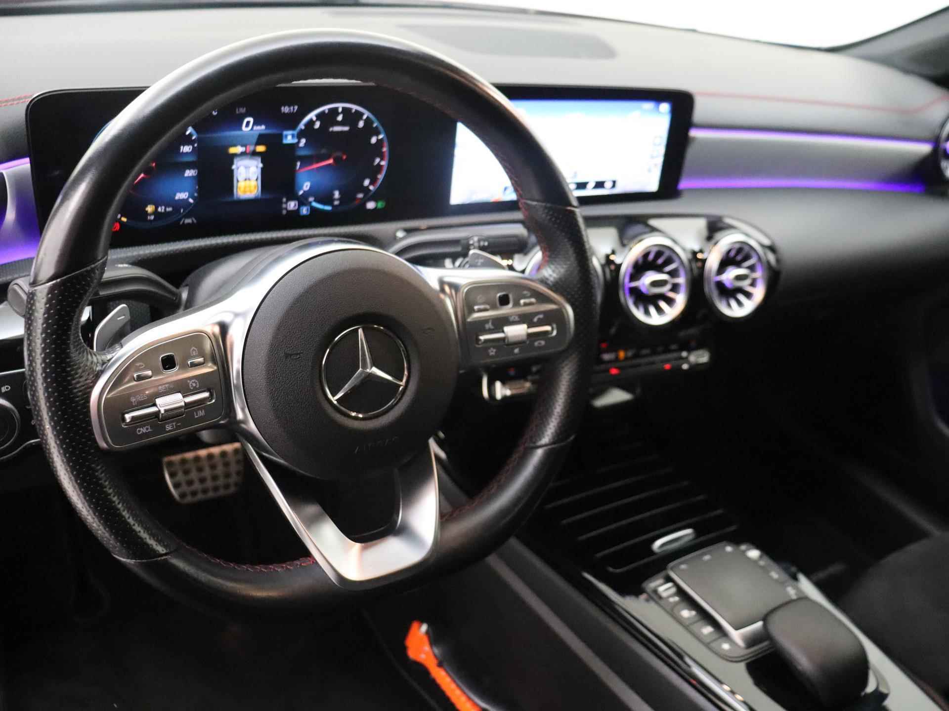 Mercedes-Benz CLA-klasse 200 Business Solution AMG / Stoelverwarming / Memory-Stoelen / Achteruitrijcamera / Night-Pakket / Panaroma-schuifdak / - 4/33