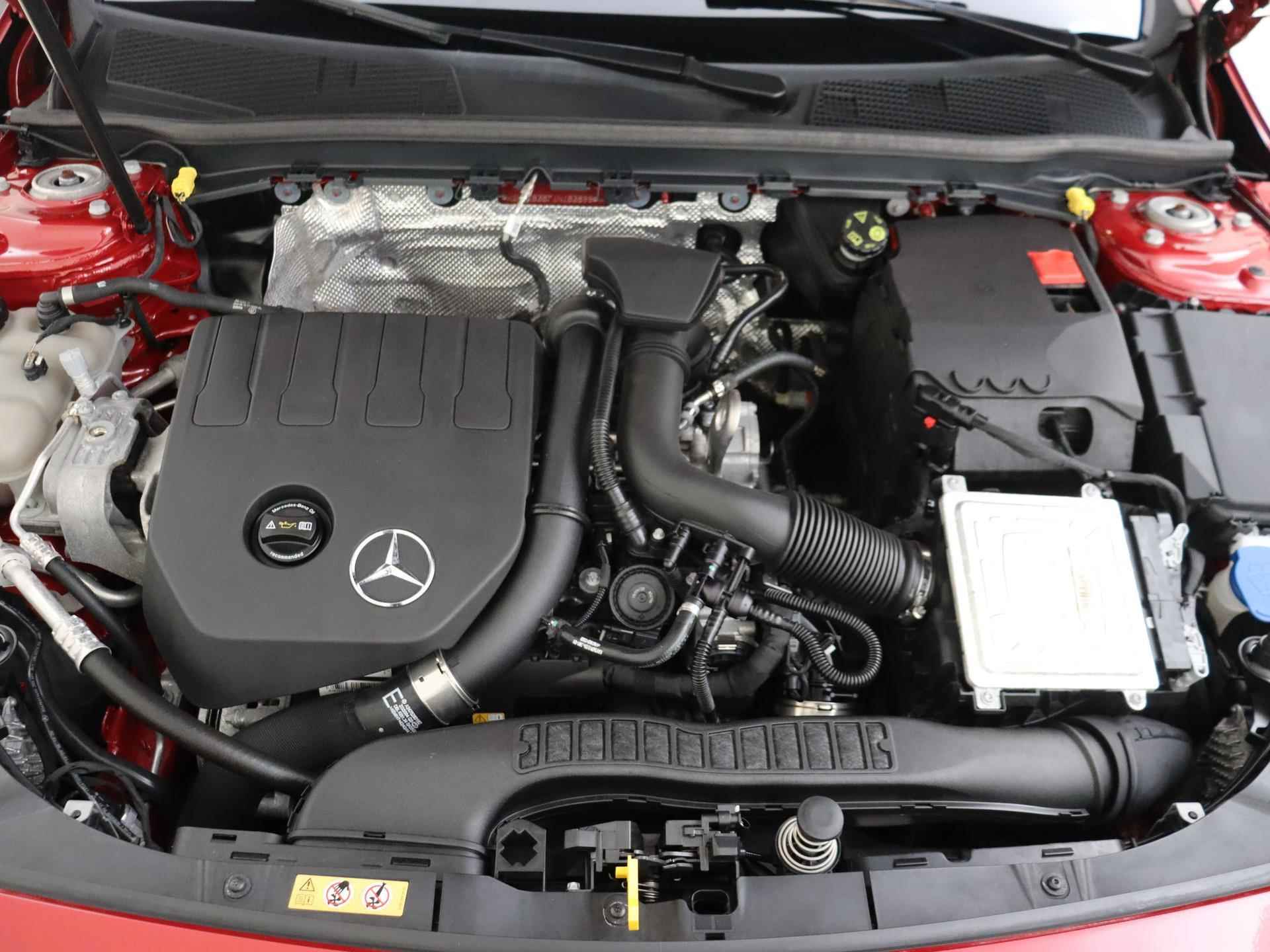 Mercedes-Benz CLA-klasse 200 Business Solution AMG / Stoelverwarming / Memory-Stoelen / Achteruitrijcamera / Night-Pakket / Panaroma-schuifdak / - 11/33