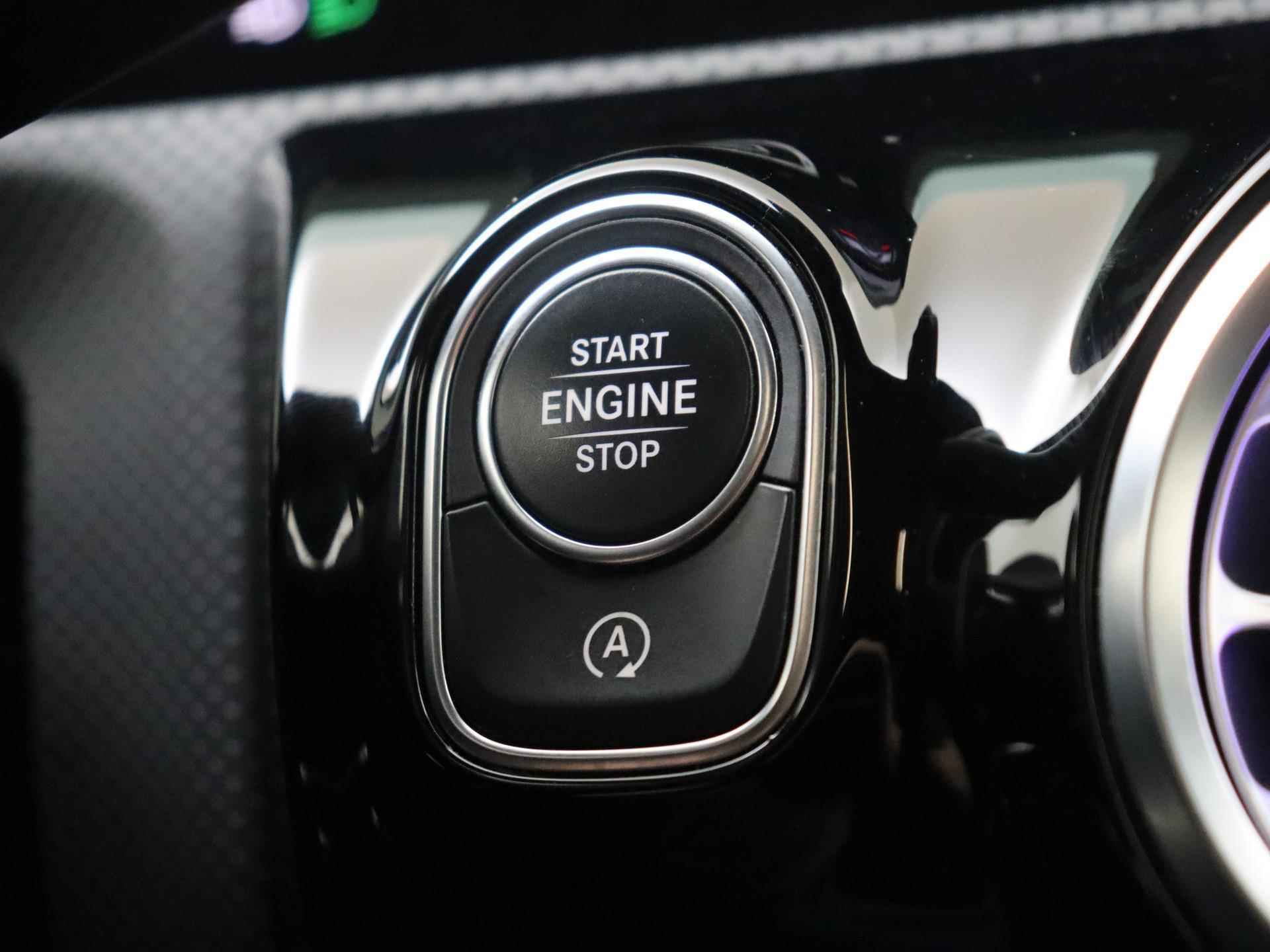 Mercedes-Benz CLA-klasse 200 Business Solution AMG / Stoelverwarming / Memory-Stoelen / Achteruitrijcamera / Night-Pakket / Panaroma-schuifdak / - 24/33