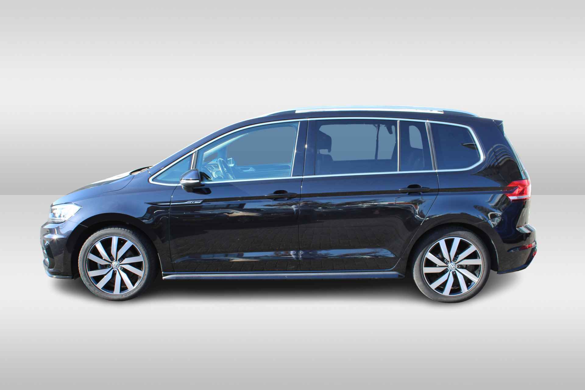 Volkswagen Touran 1.5 TSI Highline Business R-Line Executive DSG Automaat 7 Persoons / Camera / Navigatie / Trekhaak / Winterpakket / Clima - 9/47