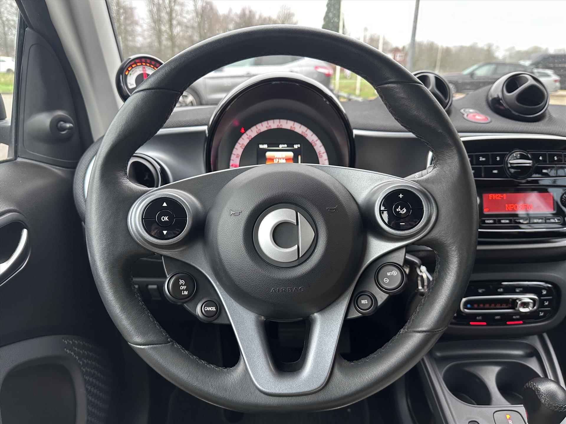 smart Fortwo Coupé EQ 82pk / Airco / Stoelverwarming / Nieuw staat! - 5/38