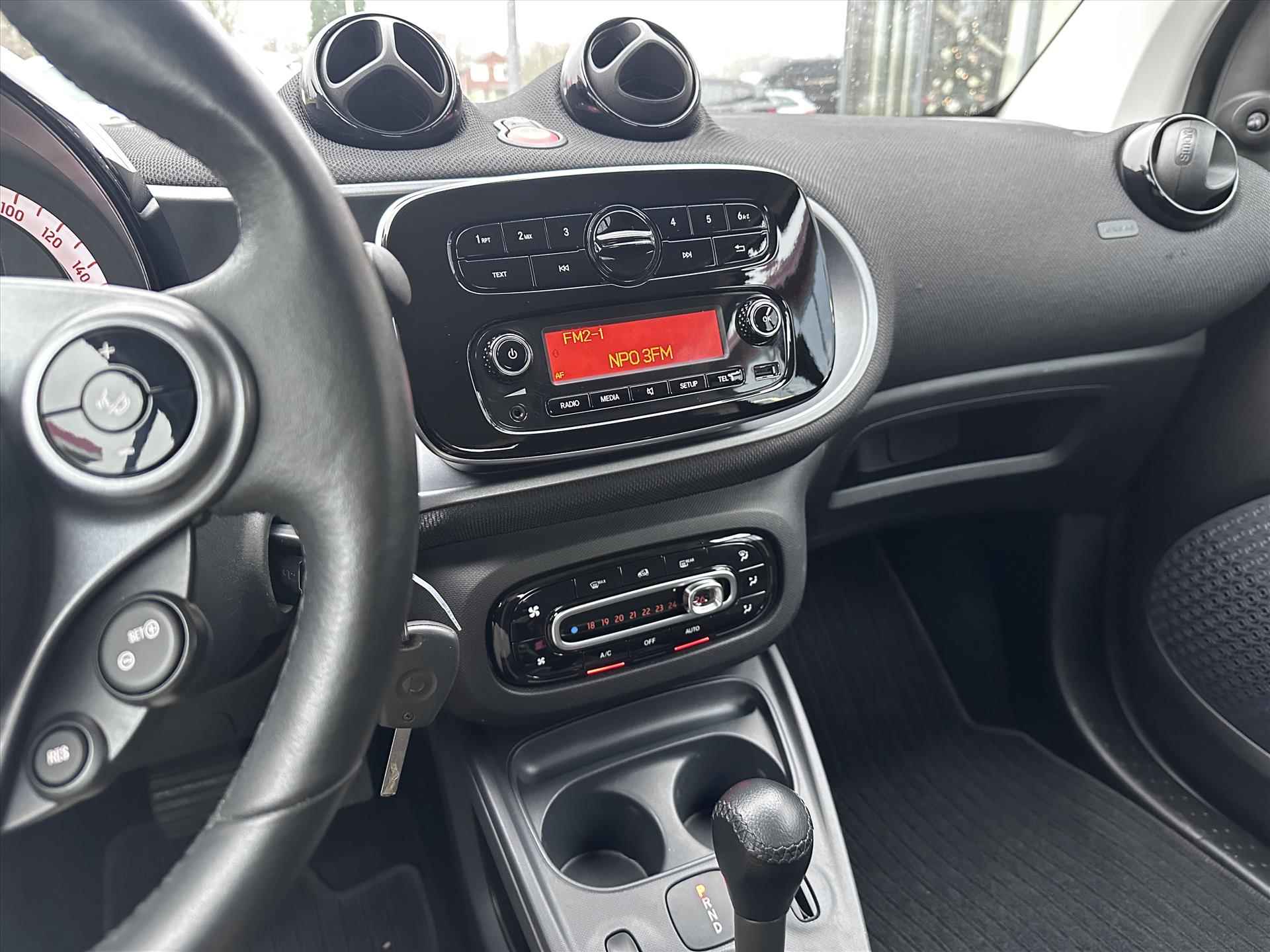 smart Fortwo Coupé EQ 82pk / Airco / Stoelverwarming / Nieuw staat! - 12/38