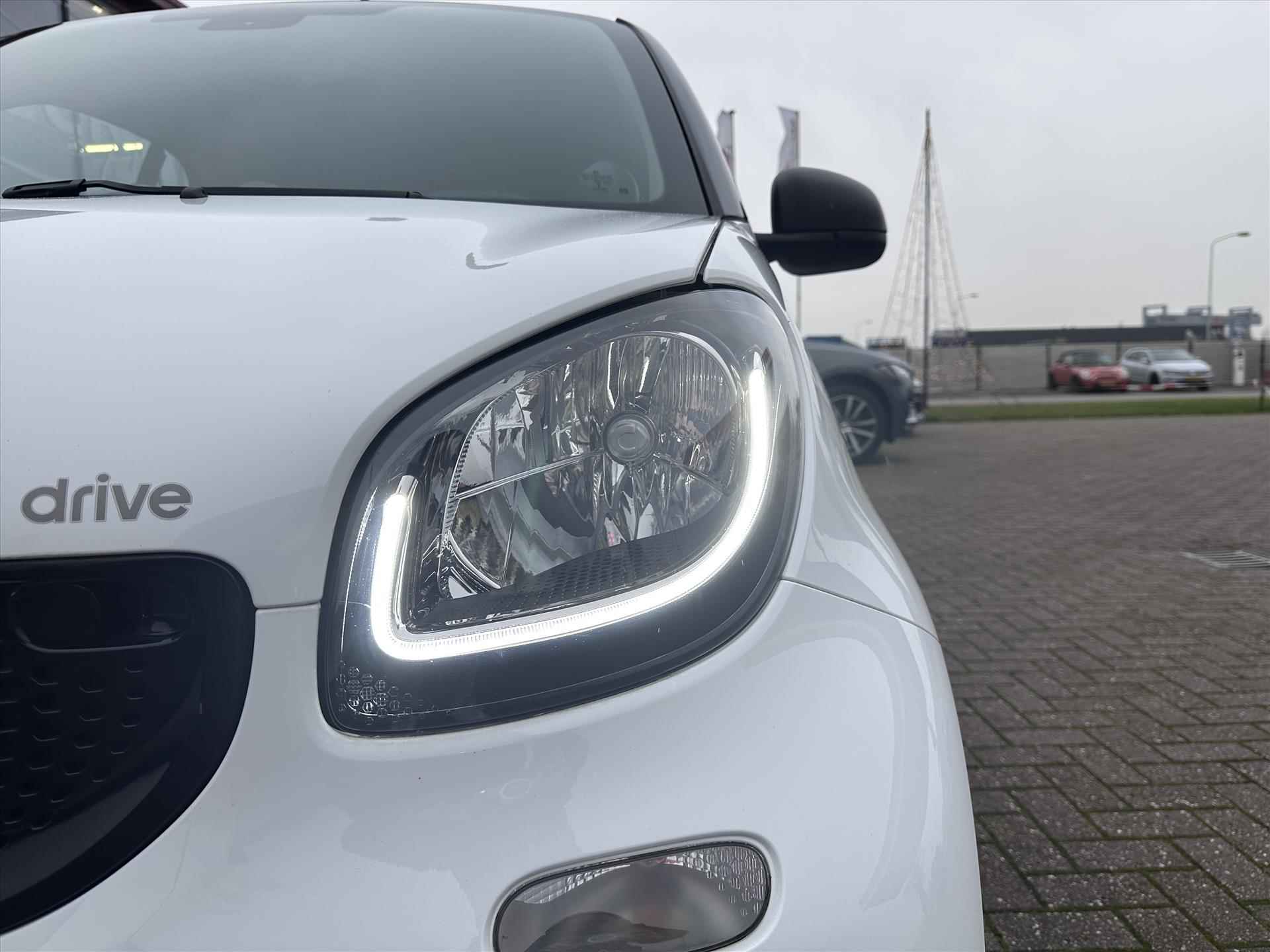 smart Fortwo Coupé EQ 82pk / Airco / Stoelverwarming / Nieuw staat! - 25/38